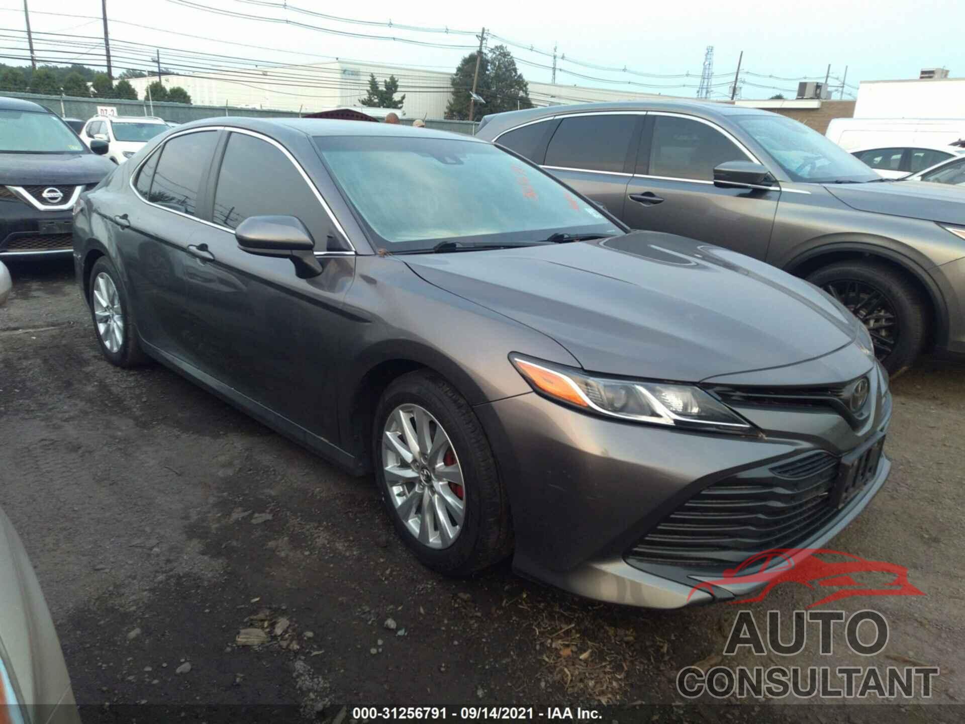 TOYOTA CAMRY 2018 - 4T1B11HK9JU011795