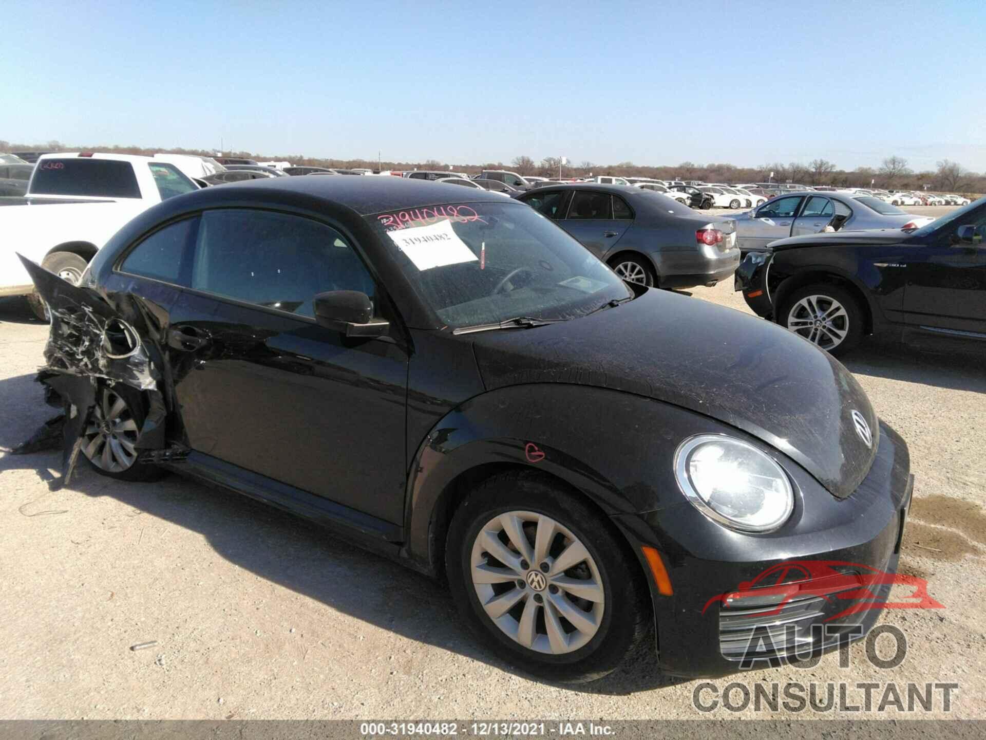 VOLKSWAGEN BEETLE 2017 - 3VWF17AT1HM629720
