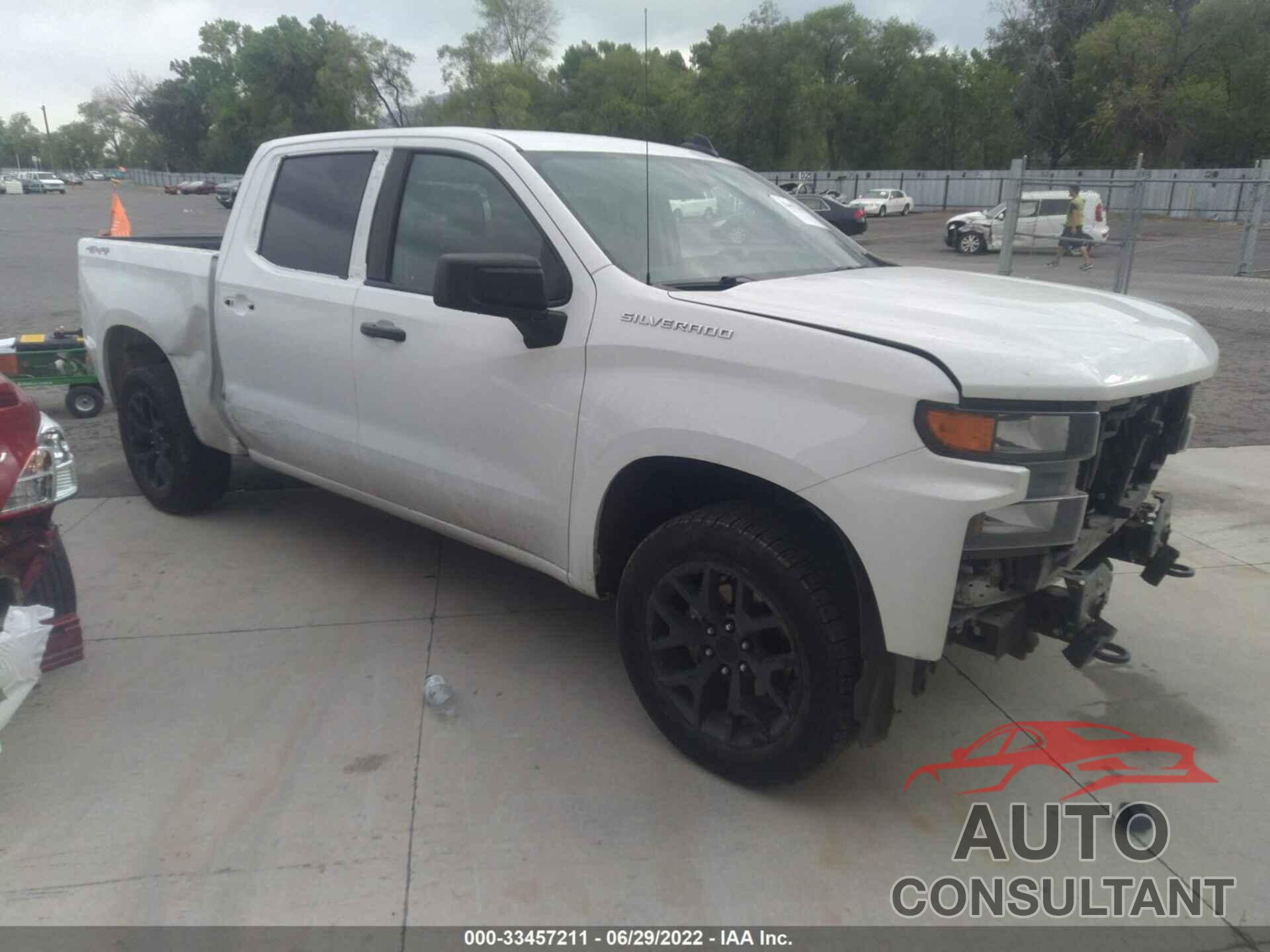 CHEVROLET SILVERADO 1500 2019 - 1GCUYAEF8KZ237007