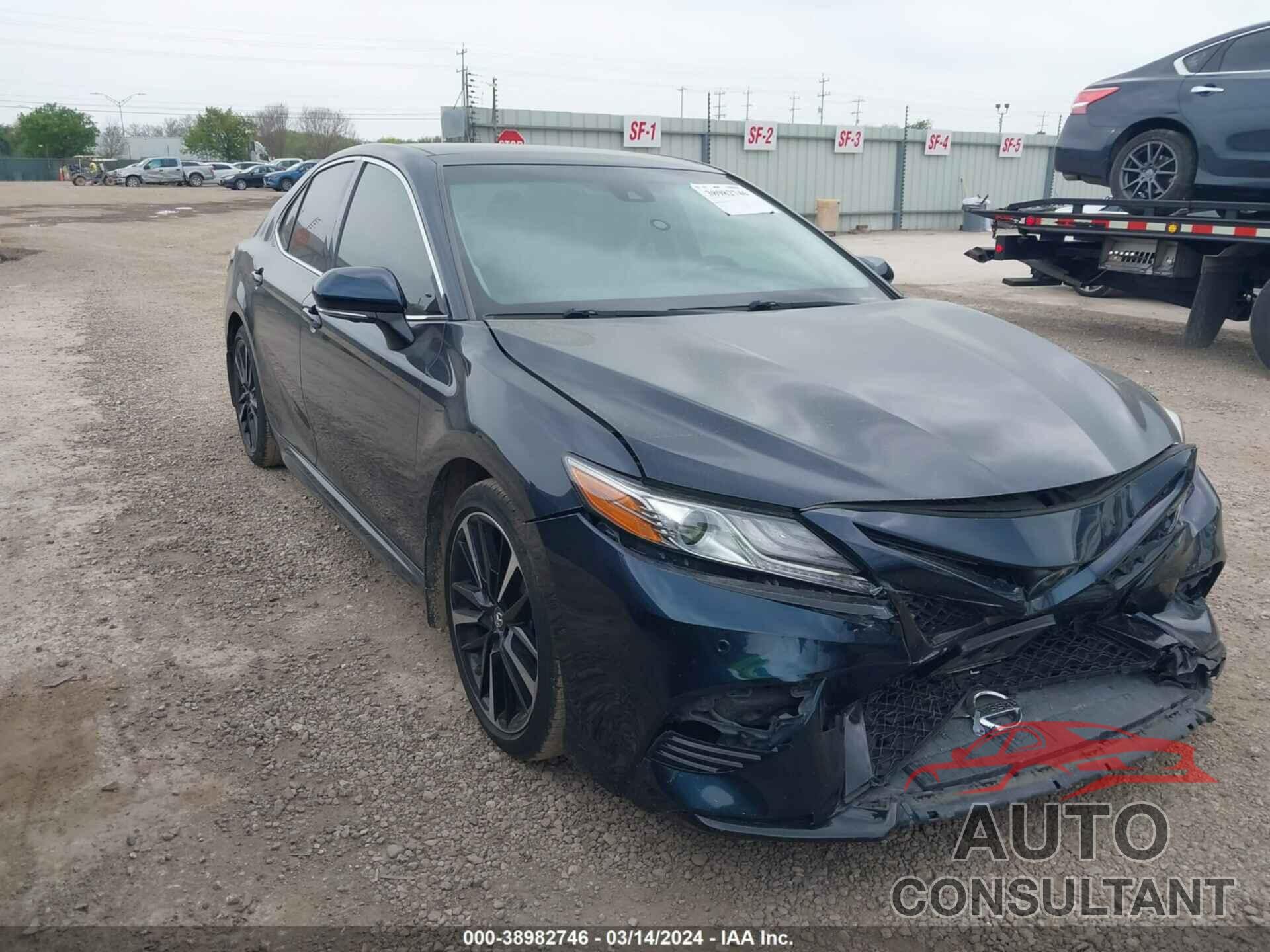 TOYOTA CAMRY 2018 - 4T1B61HK8JU550006