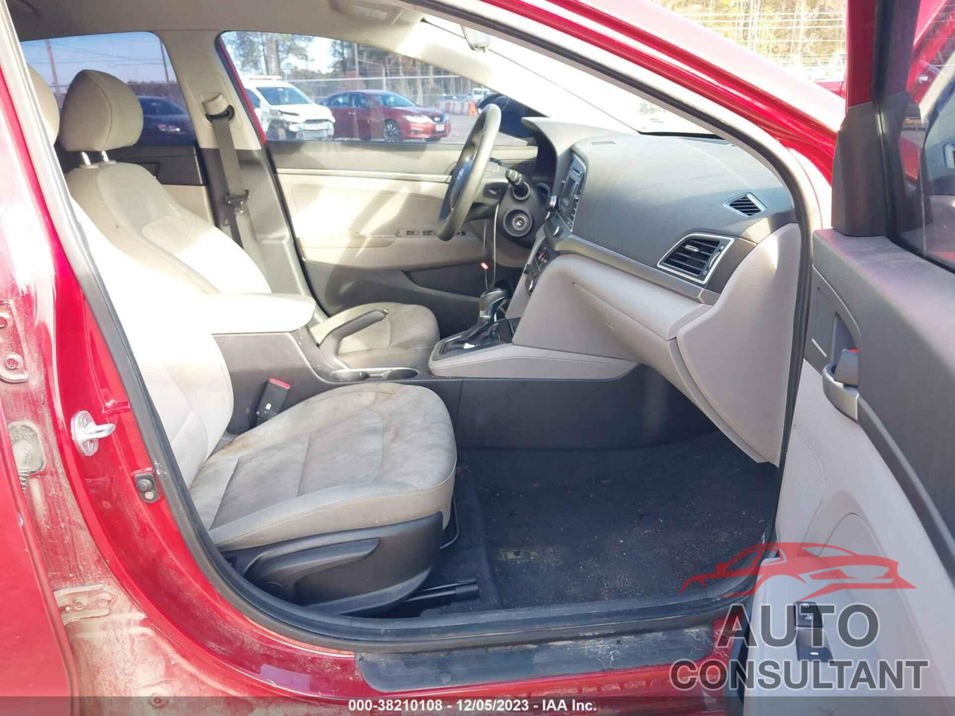 HYUNDAI ELANTRA 2017 - KMHD74LF3HU103837