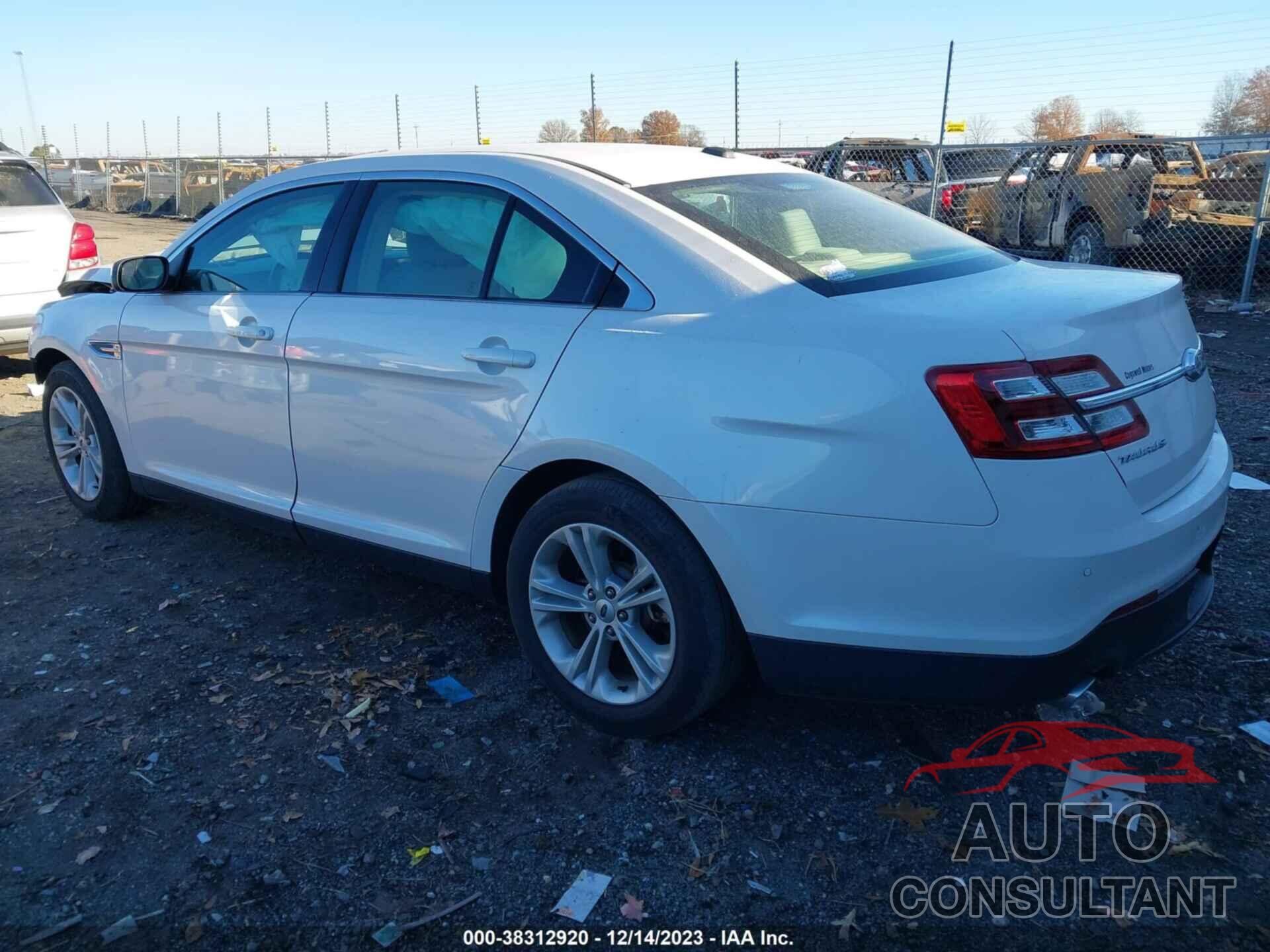 FORD TAURUS 2018 - 1FAHP2E85JG133148