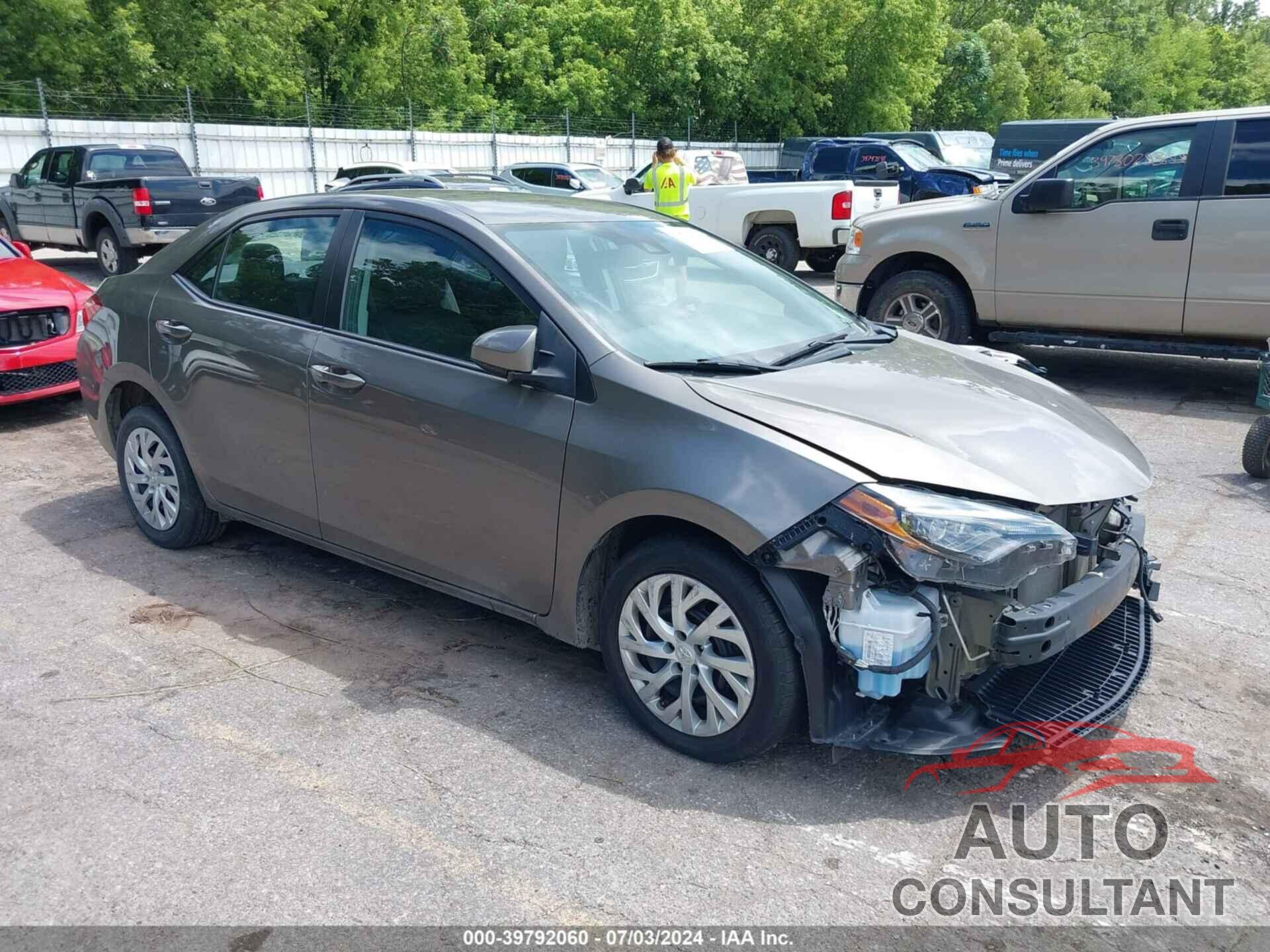 TOYOTA COROLLA 2018 - 5YFBURHE3JP825877