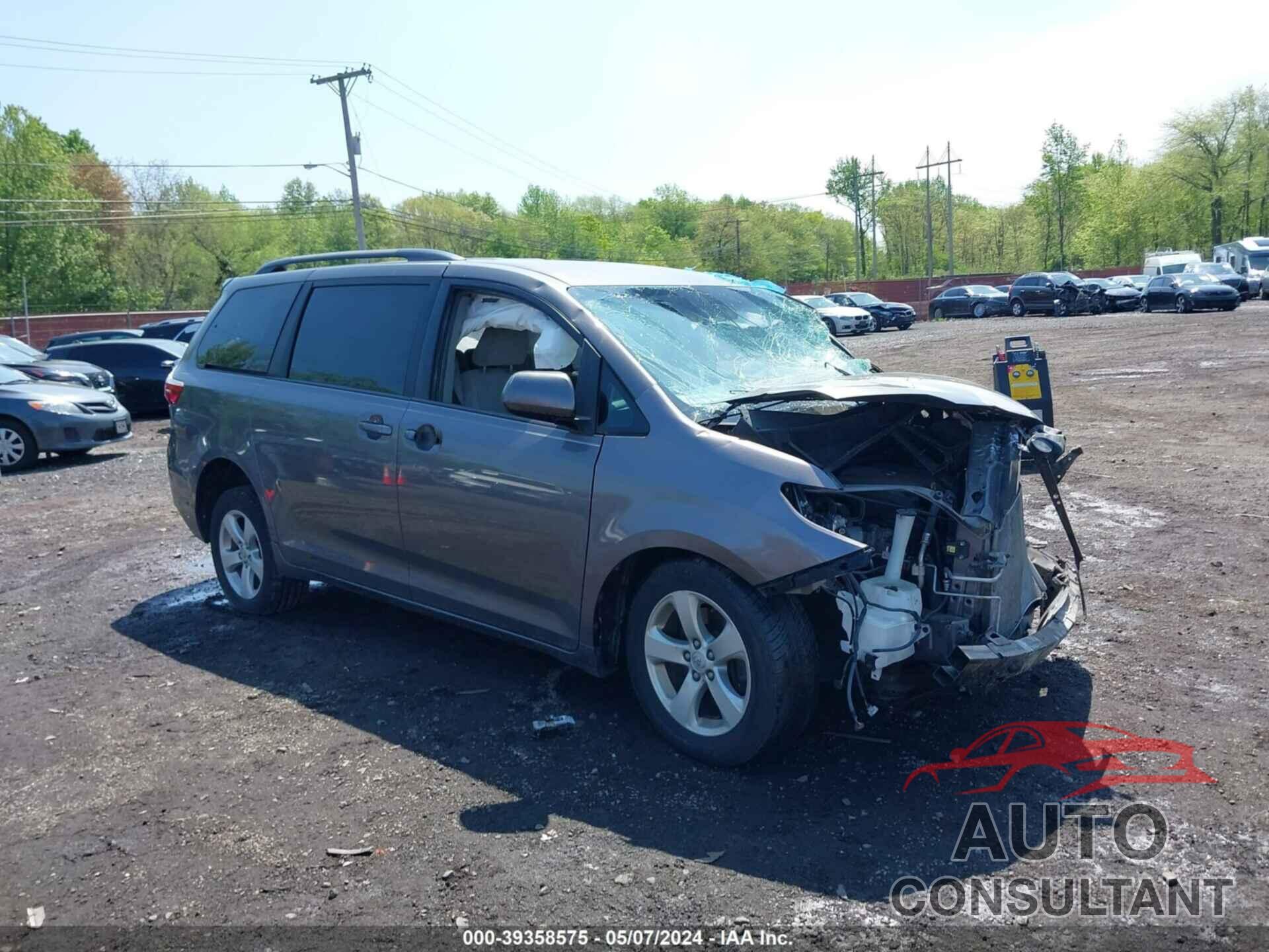 TOYOTA SIENNA 2017 - 5TDKZ3DC1HS811884