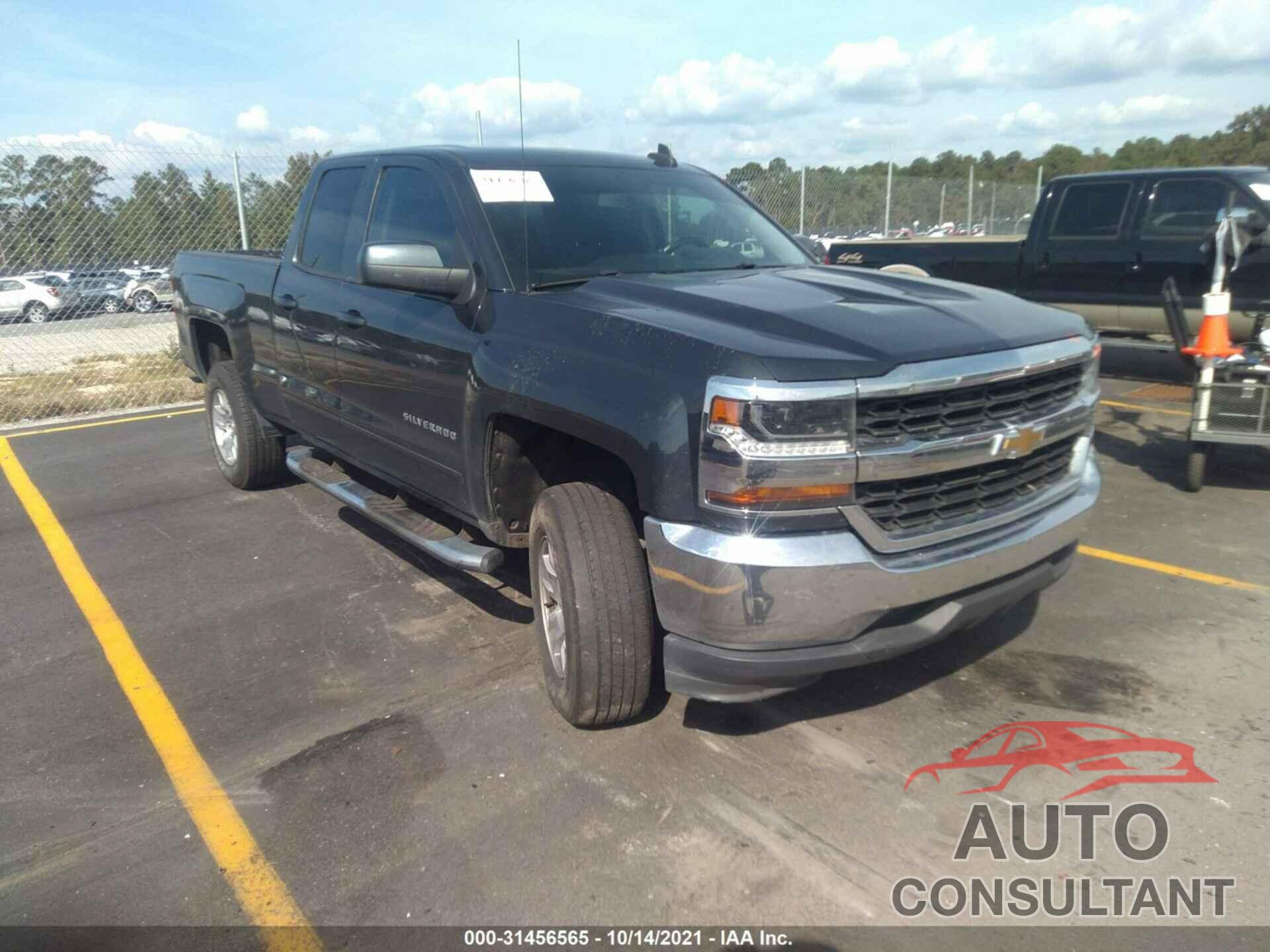 CHEVROLET SILVERADO 1500 2018 - 1GCRCREC9JZ135822
