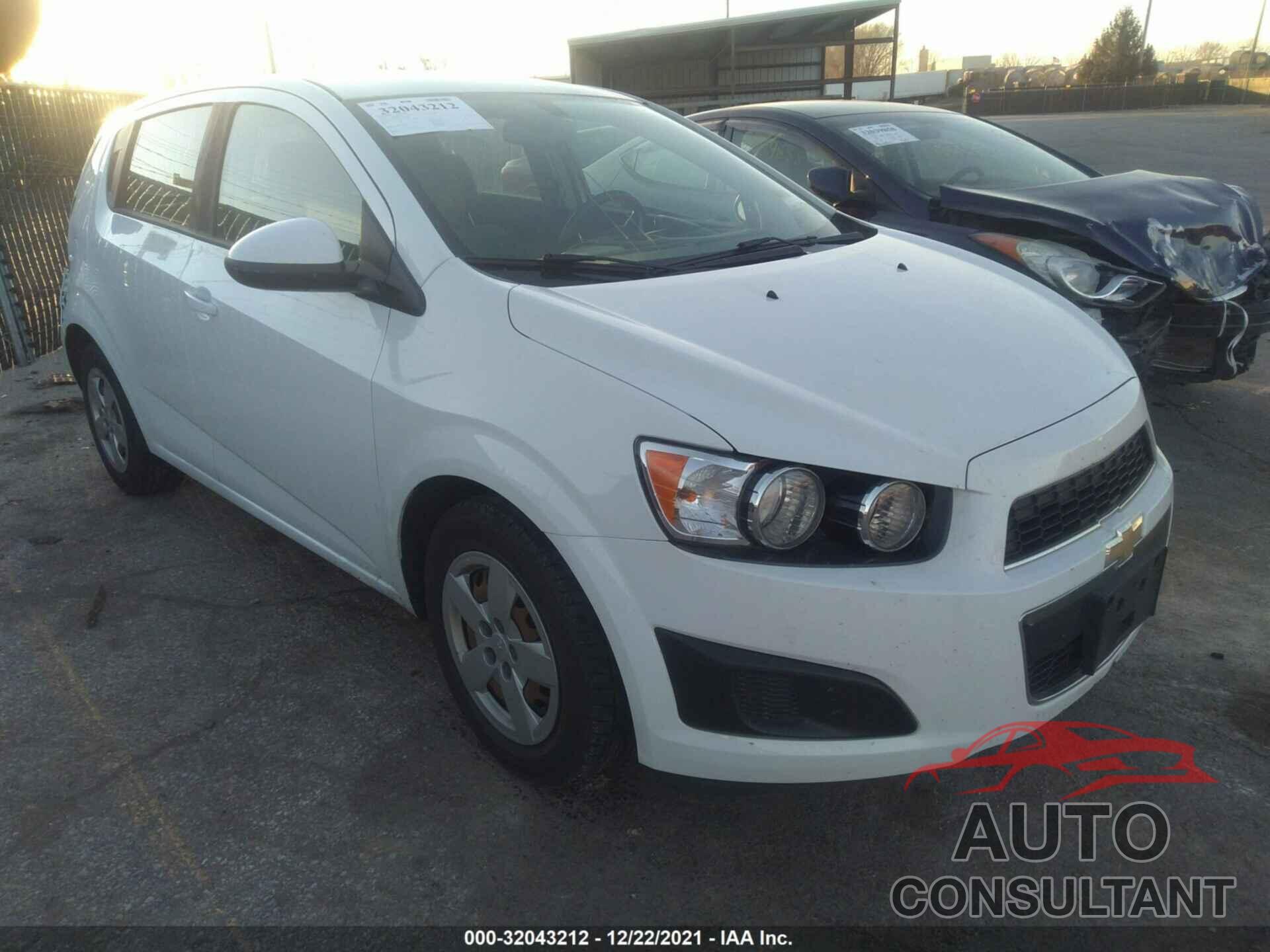 CHEVROLET SONIC 2016 - 1G1JA6SG1G4171401