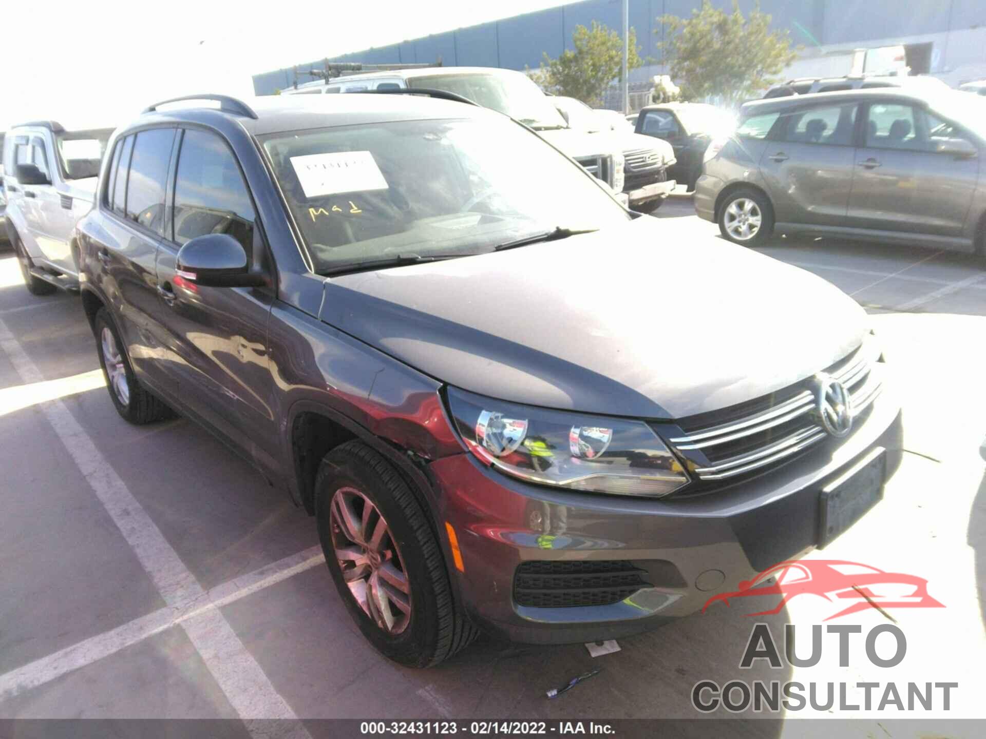 VOLKSWAGEN TIGUAN 2016 - WVGAV7AX7GW565956