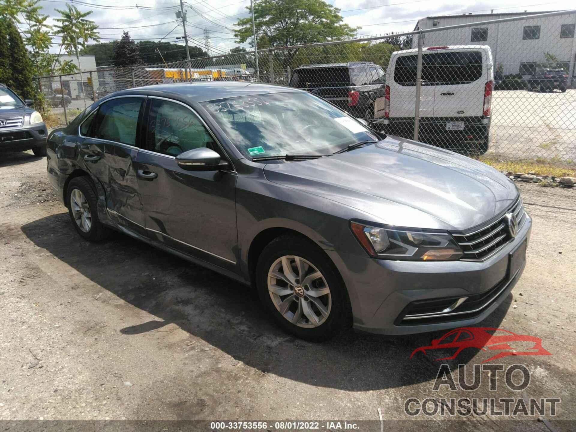 VOLKSWAGEN PASSAT 2017 - 1VWAT7A37HC017527