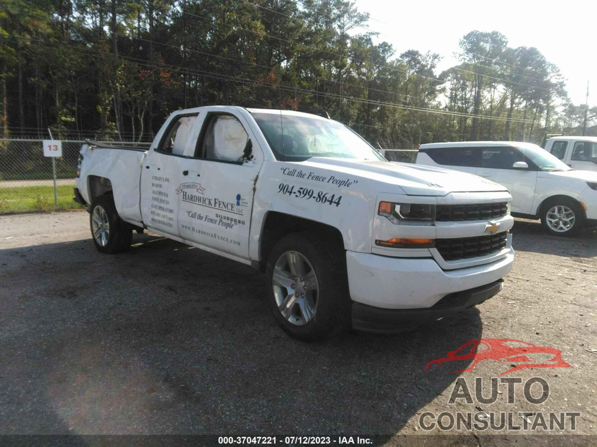 CHEVROLET SILVERADO 1500 2018 - 1GCRCPEH5JZ140564