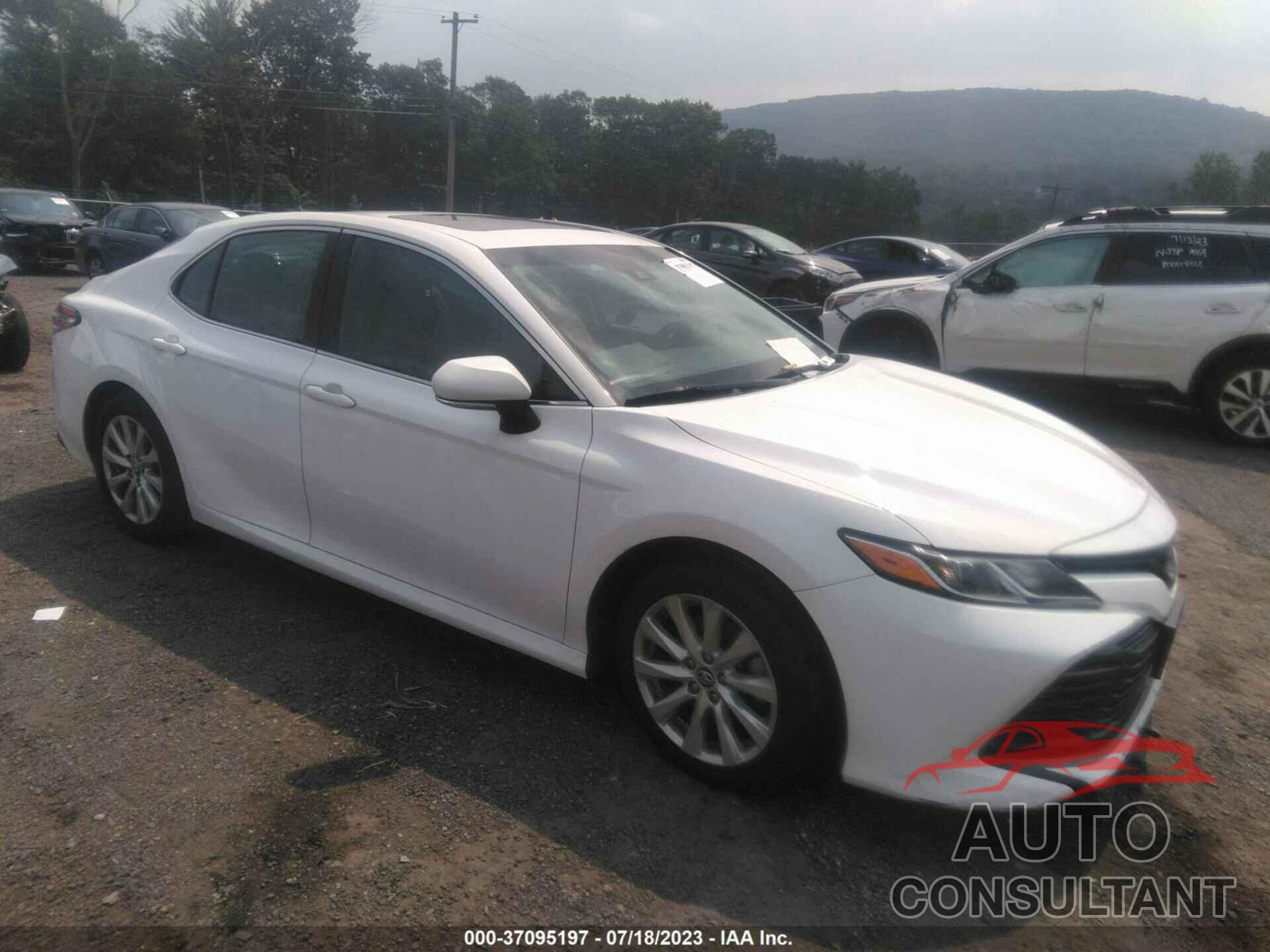 TOYOTA CAMRY 2018 - 4T1B11HK2JU533765