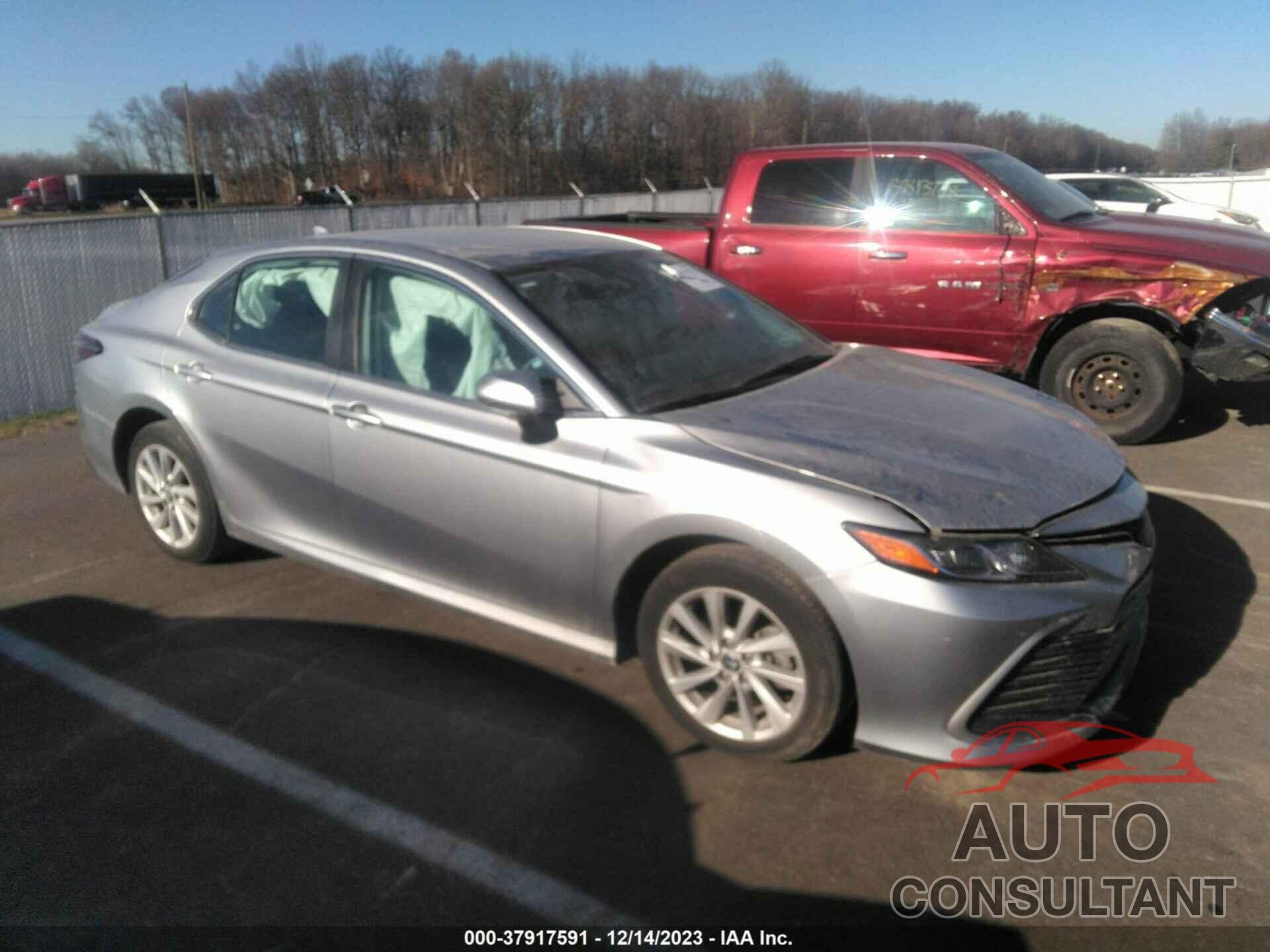 TOYOTA CAMRY 2022 - 4T1R11AK5NU718844