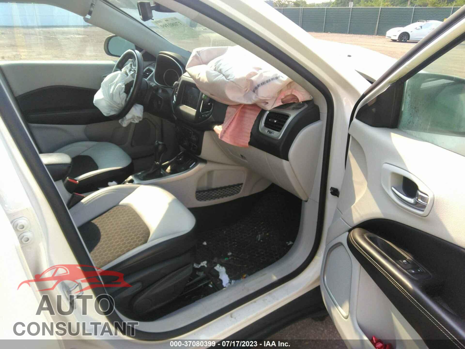 JEEP COMPASS 2019 - 3C4NJDBB1KT668601