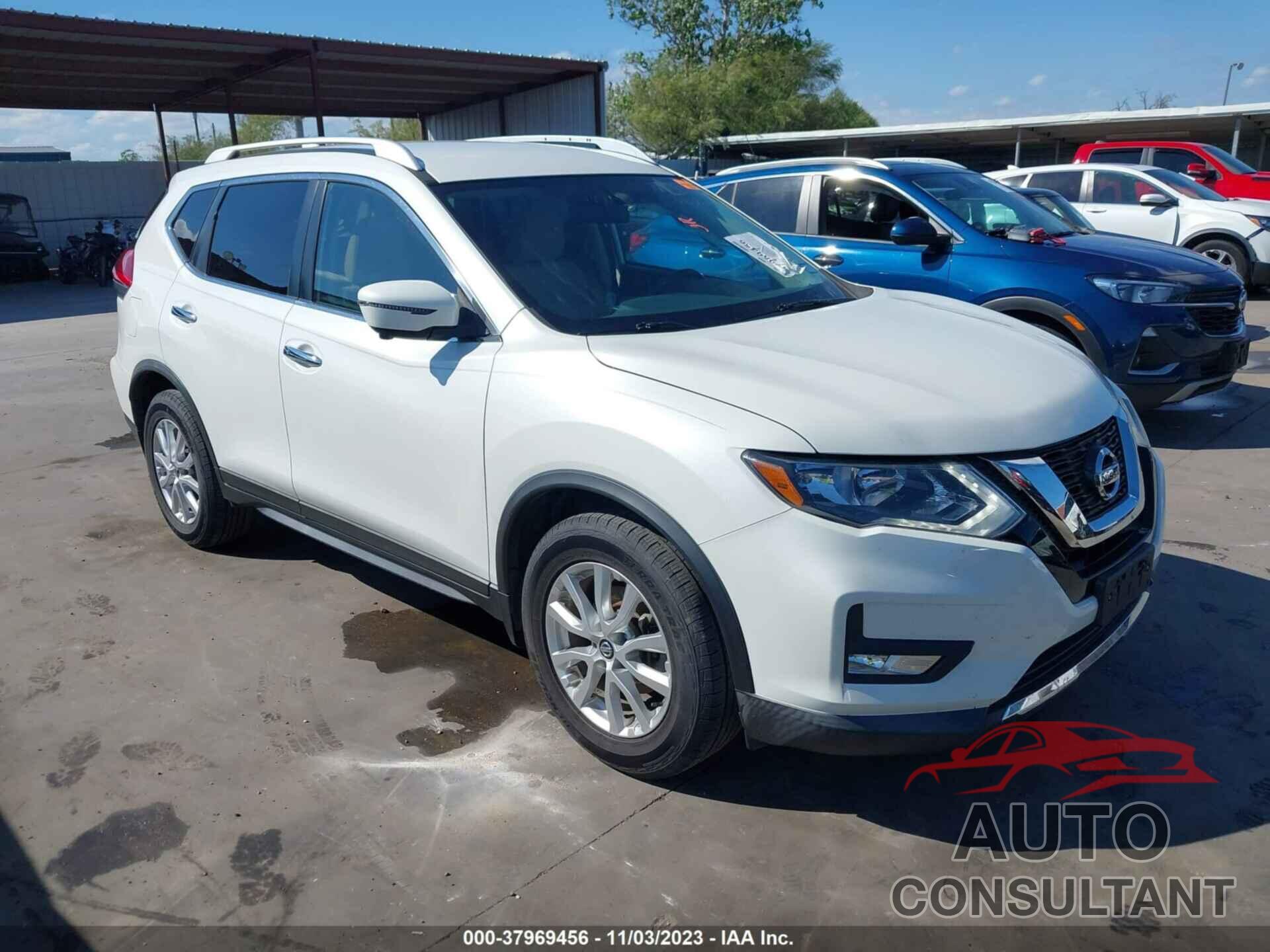 NISSAN ROGUE 2017 - KNMAT2MTXHP564107