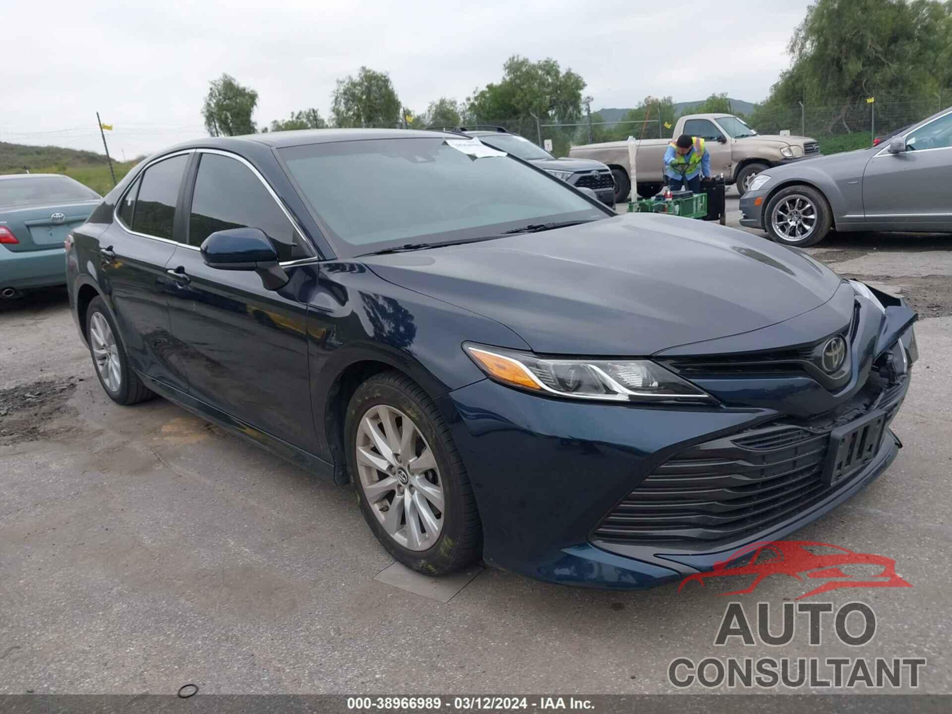 TOYOTA CAMRY 2018 - 4T1B11HK9JU581327