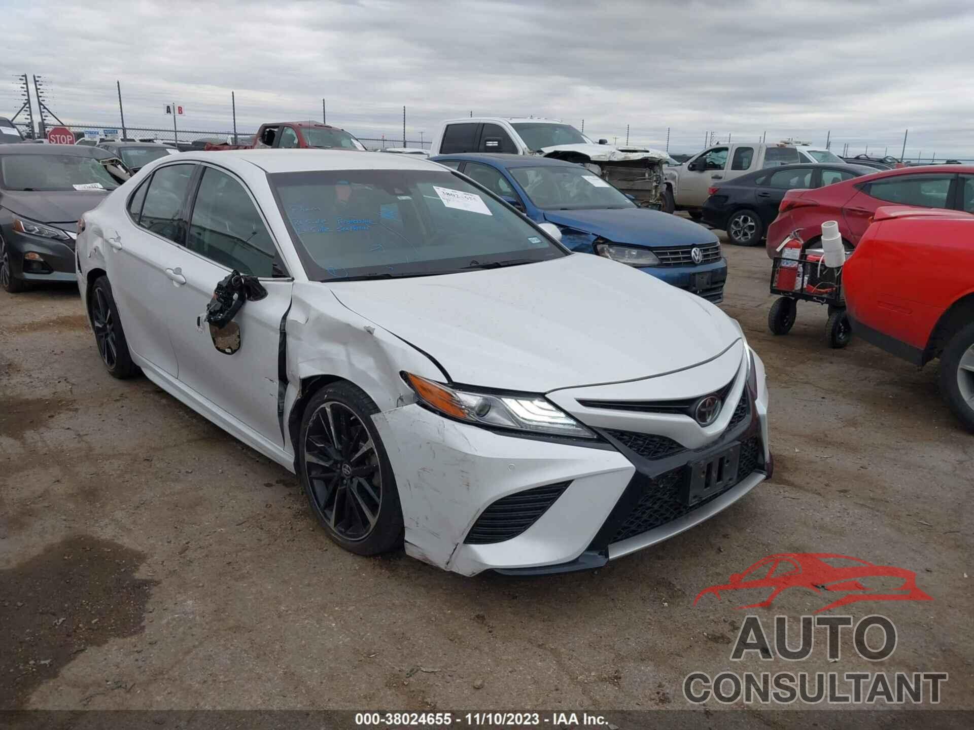 TOYOTA CAMRY 2018 - 4T1B61HK8JU074288