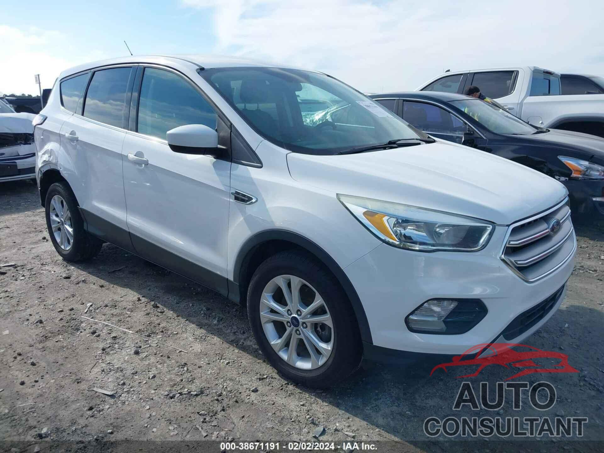 FORD ESCAPE 2017 - 1FMCU9GD1HUC38938