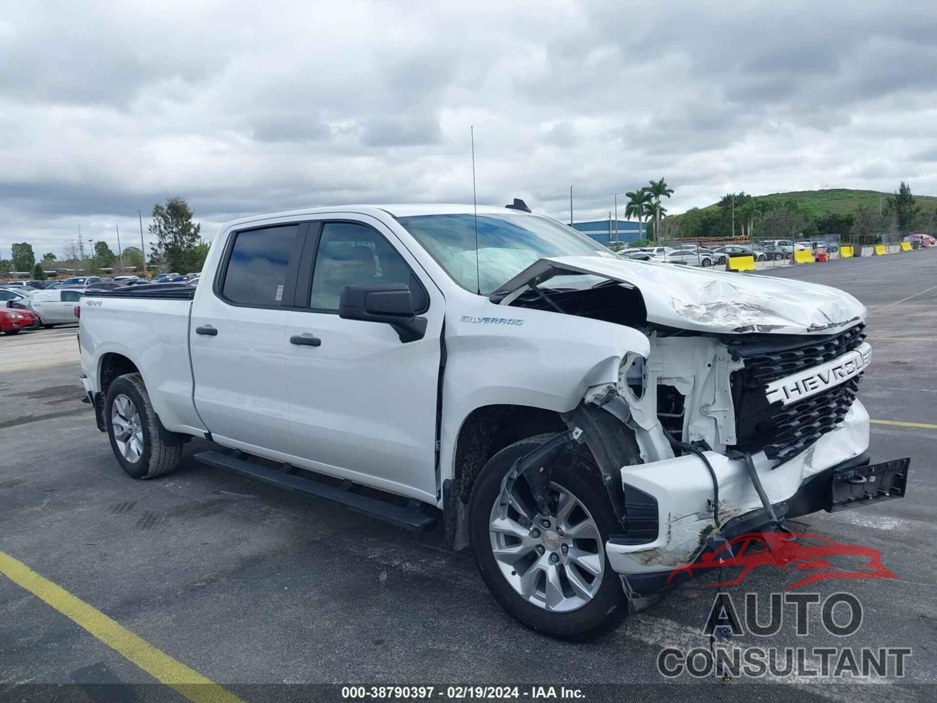 CHEVROLET SILVERADO 1500 2021 - 1GCUYBEF1MZ413484