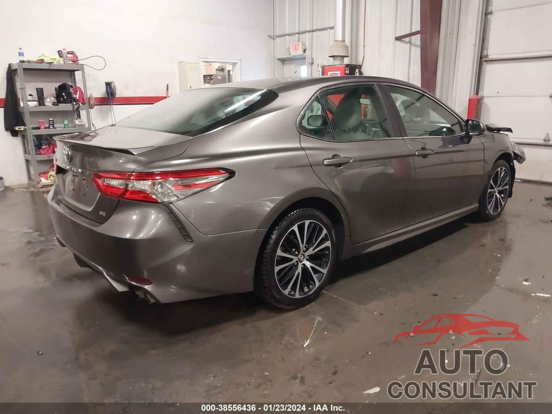 TOYOTA CAMRY 2018 - 4T1B11HK7JU018440