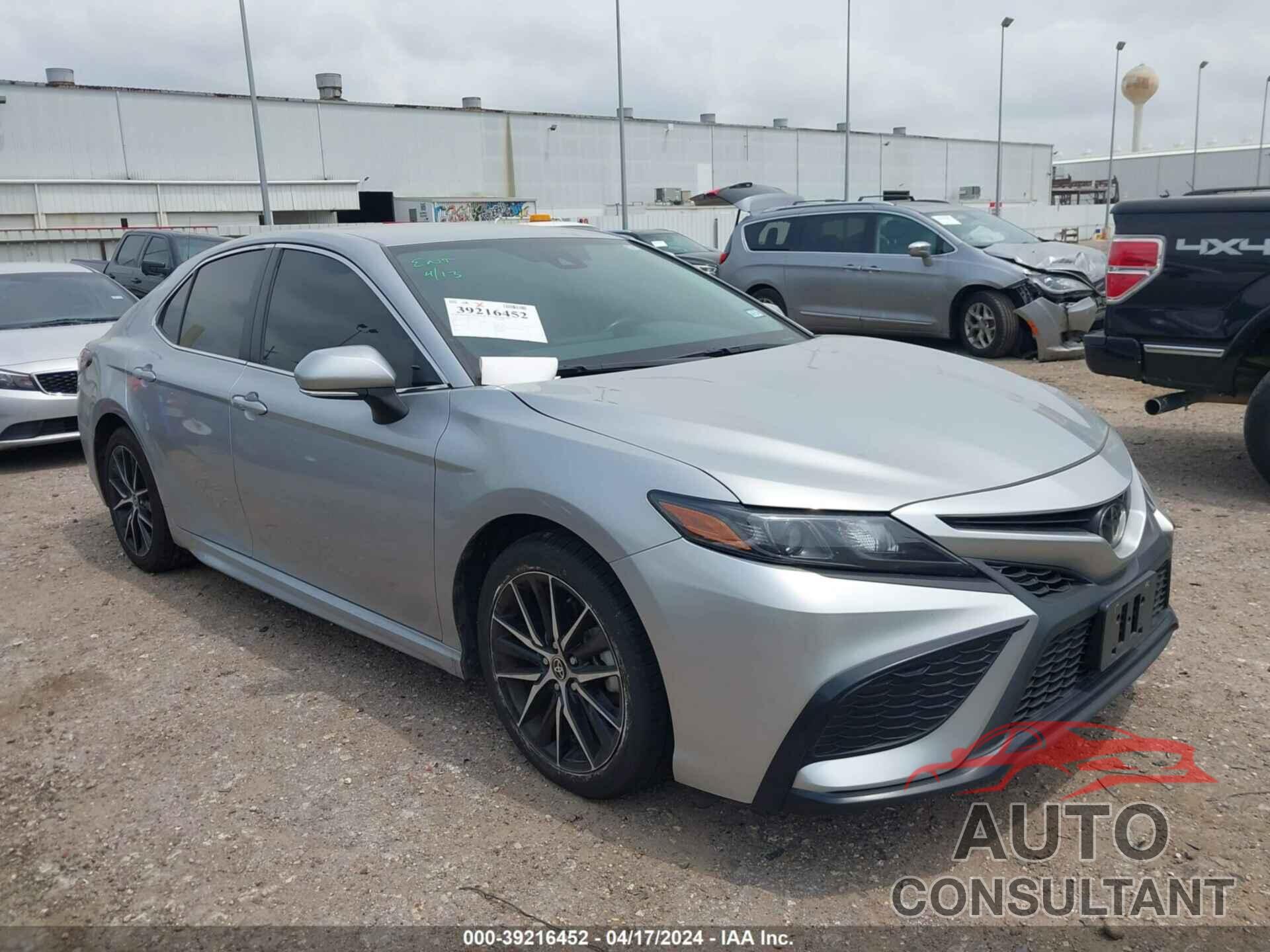 TOYOTA CAMRY 2022 - 4T1G11AK0NU703711