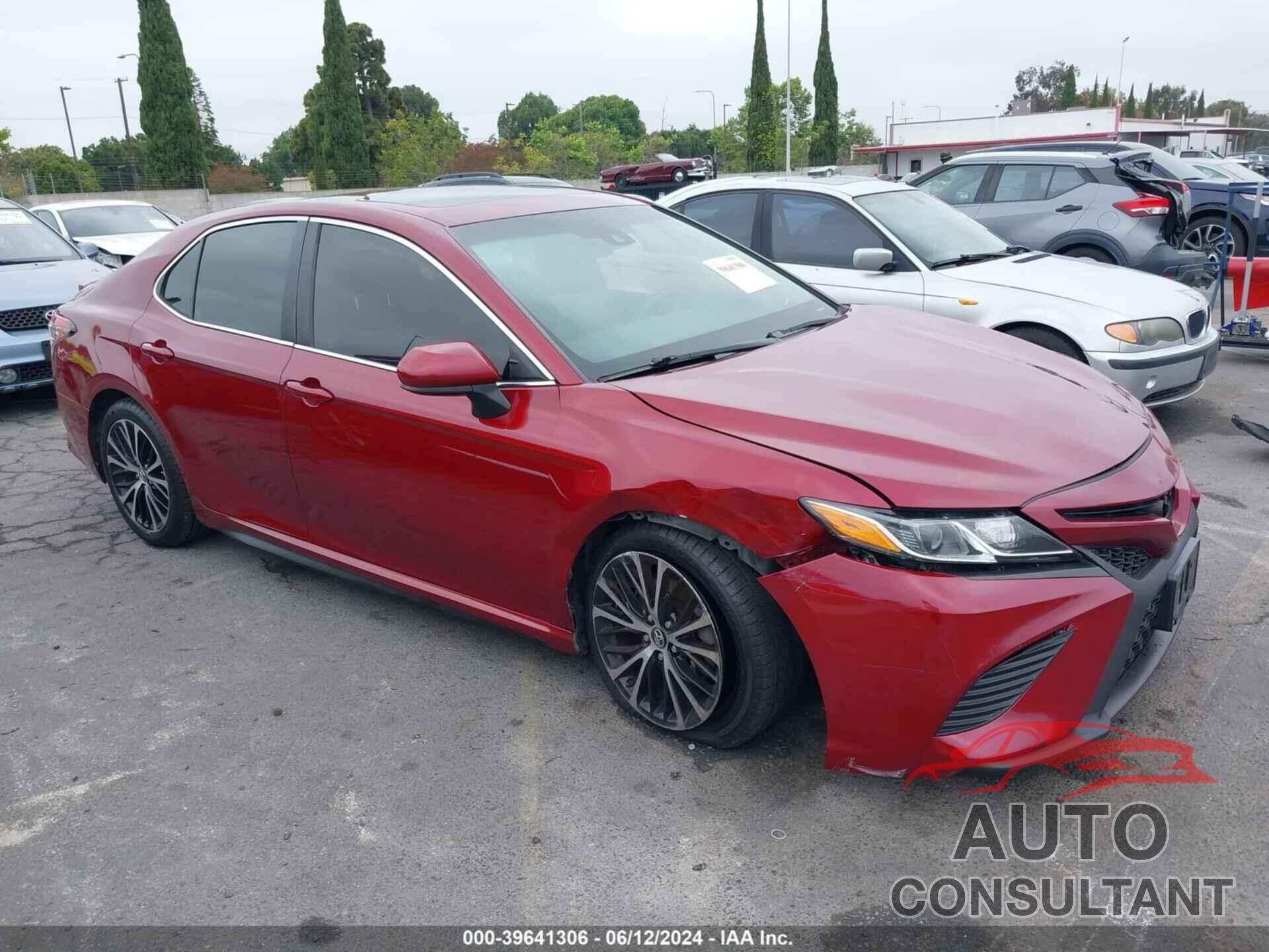 TOYOTA CAMRY 2018 - 4T1B11HK1JU579829