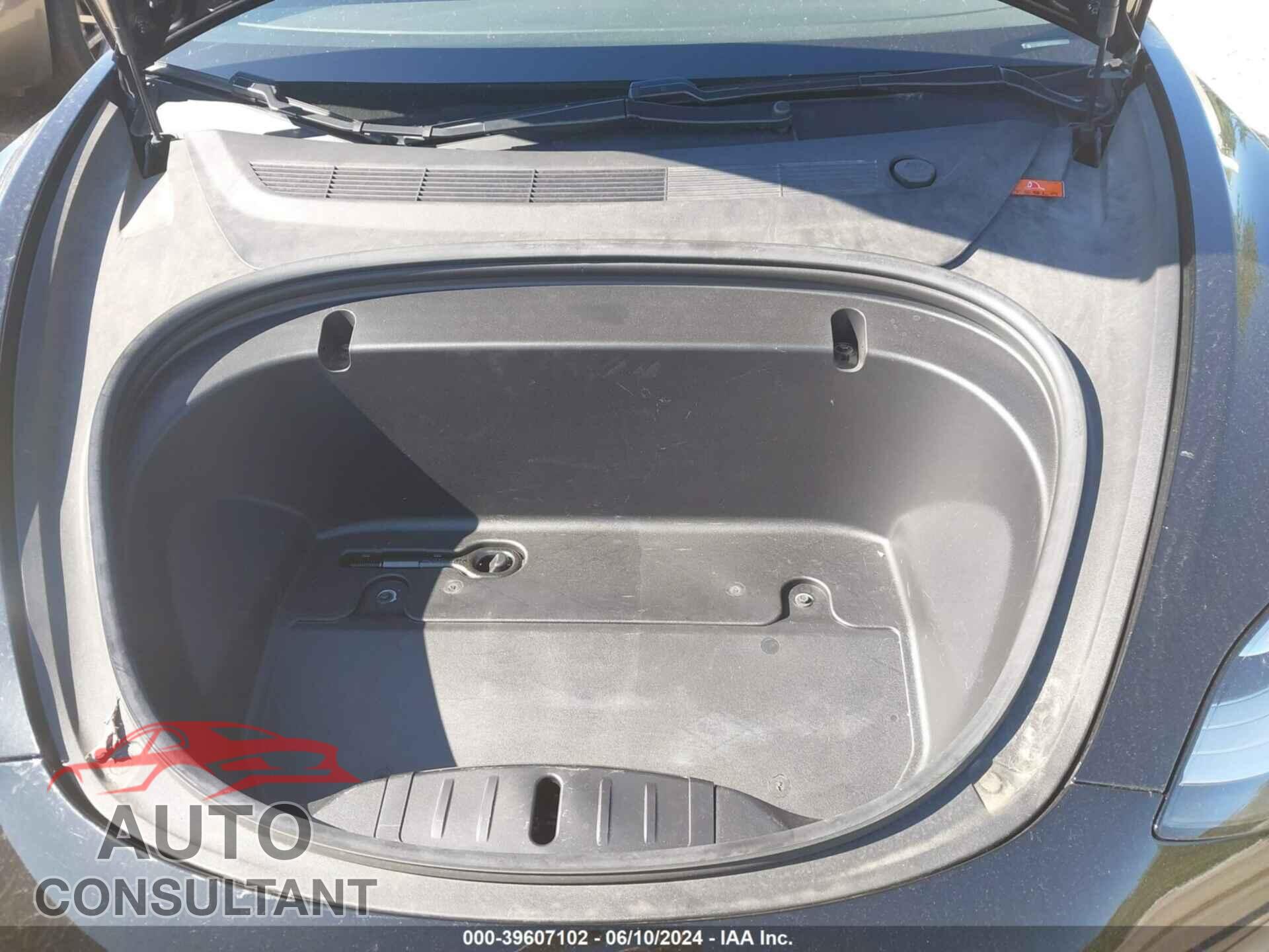 TESLA MODEL 3 2019 - 5YJ3E1EB8KF453401