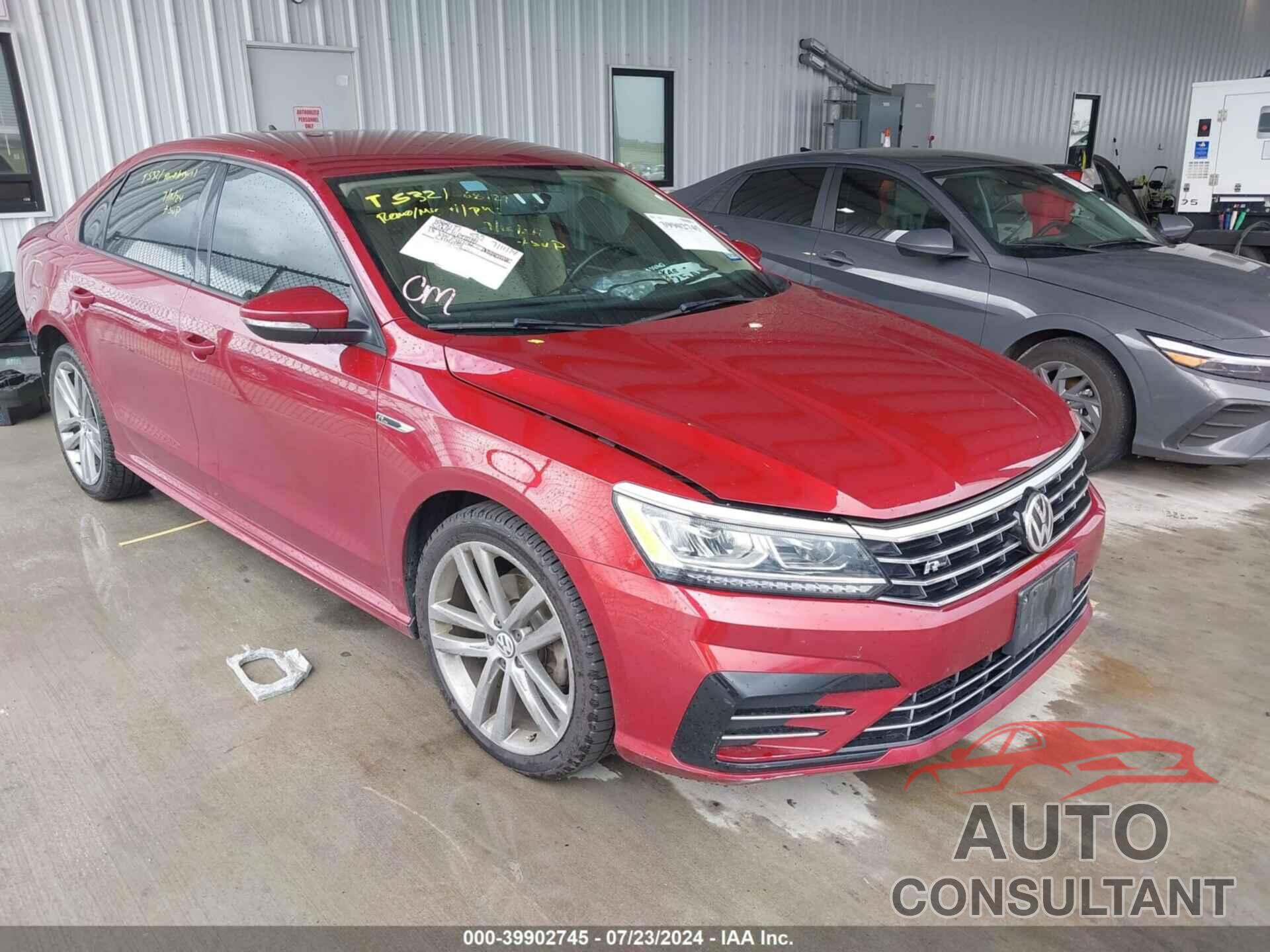 VOLKSWAGEN PASSAT 2018 - 1VWAA7A36JC045248