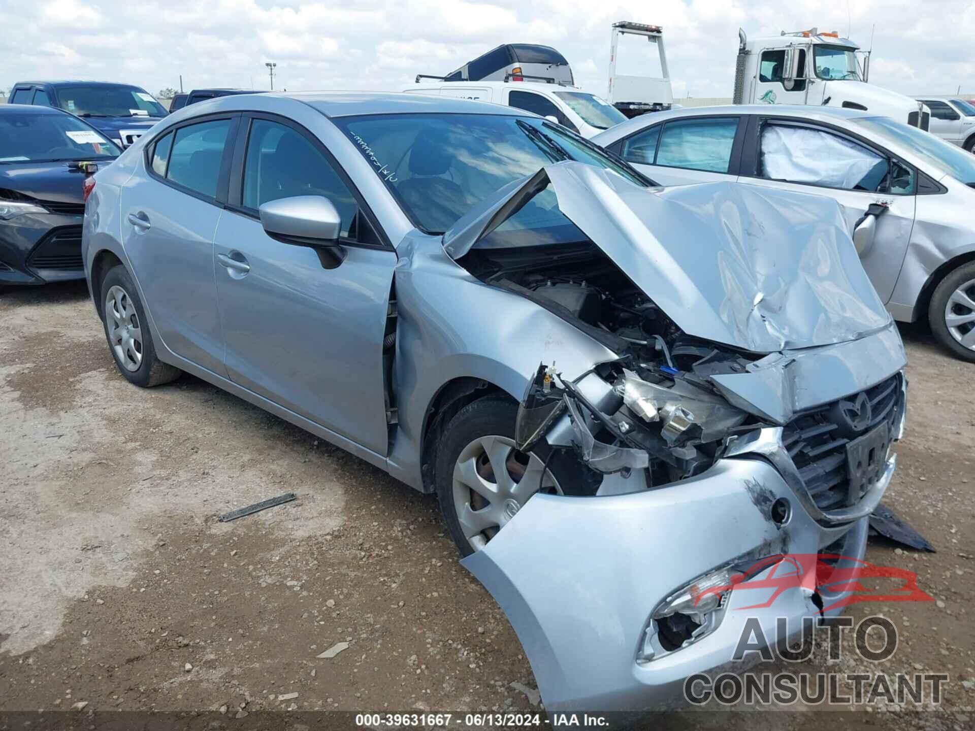 MAZDA MAZDA3 2018 - 3MZBN1U77JM231304