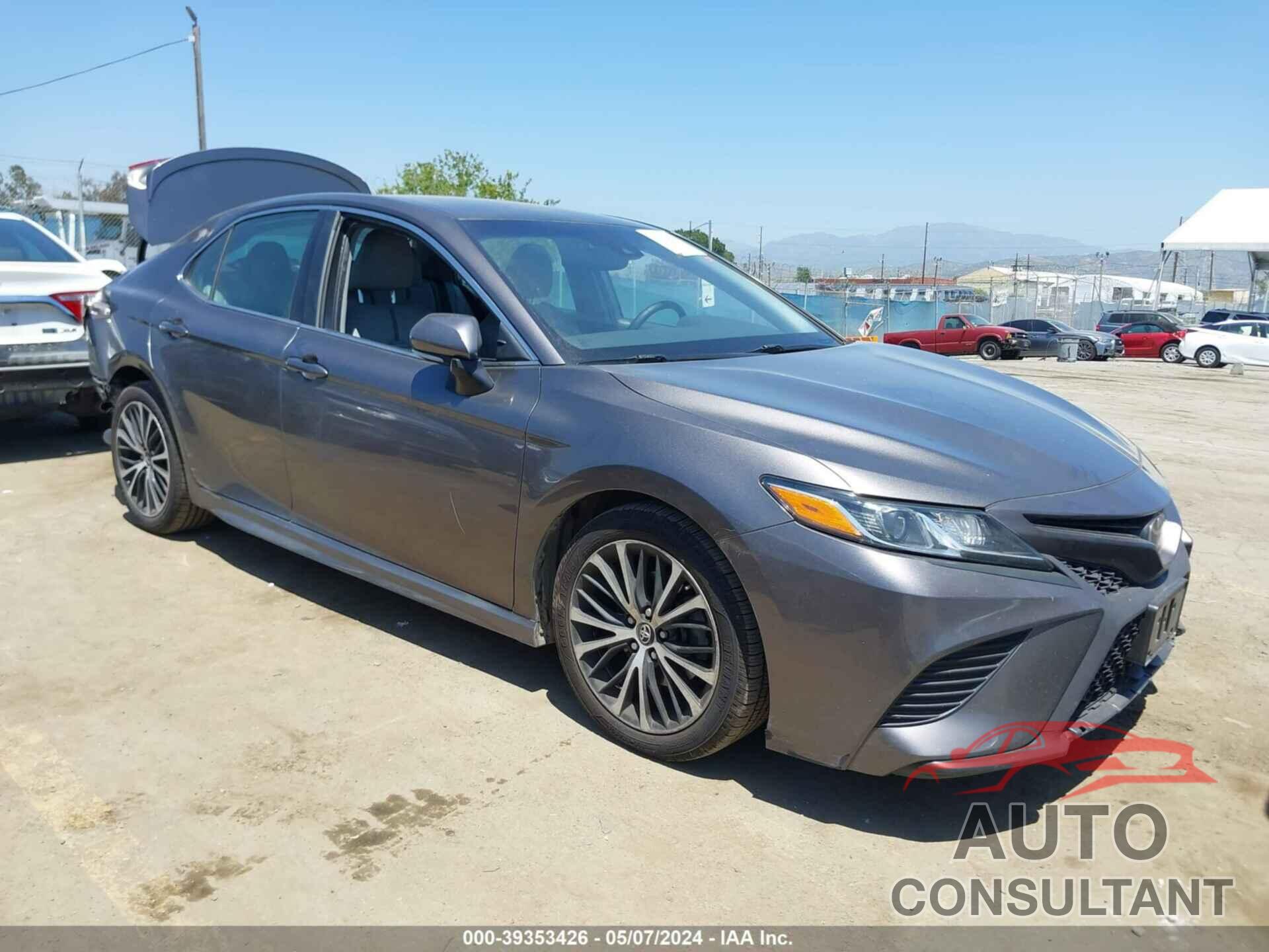 TOYOTA CAMRY 2018 - 4T1B11HK3JU131544