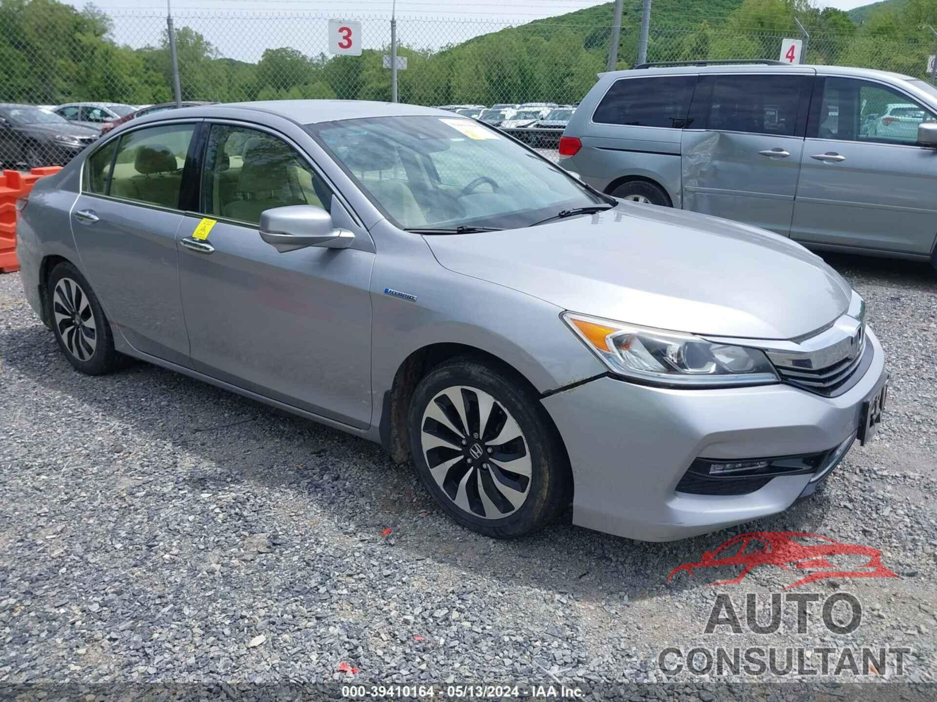 HONDA ACCORD 2017 - JHMCR6F36HC001220