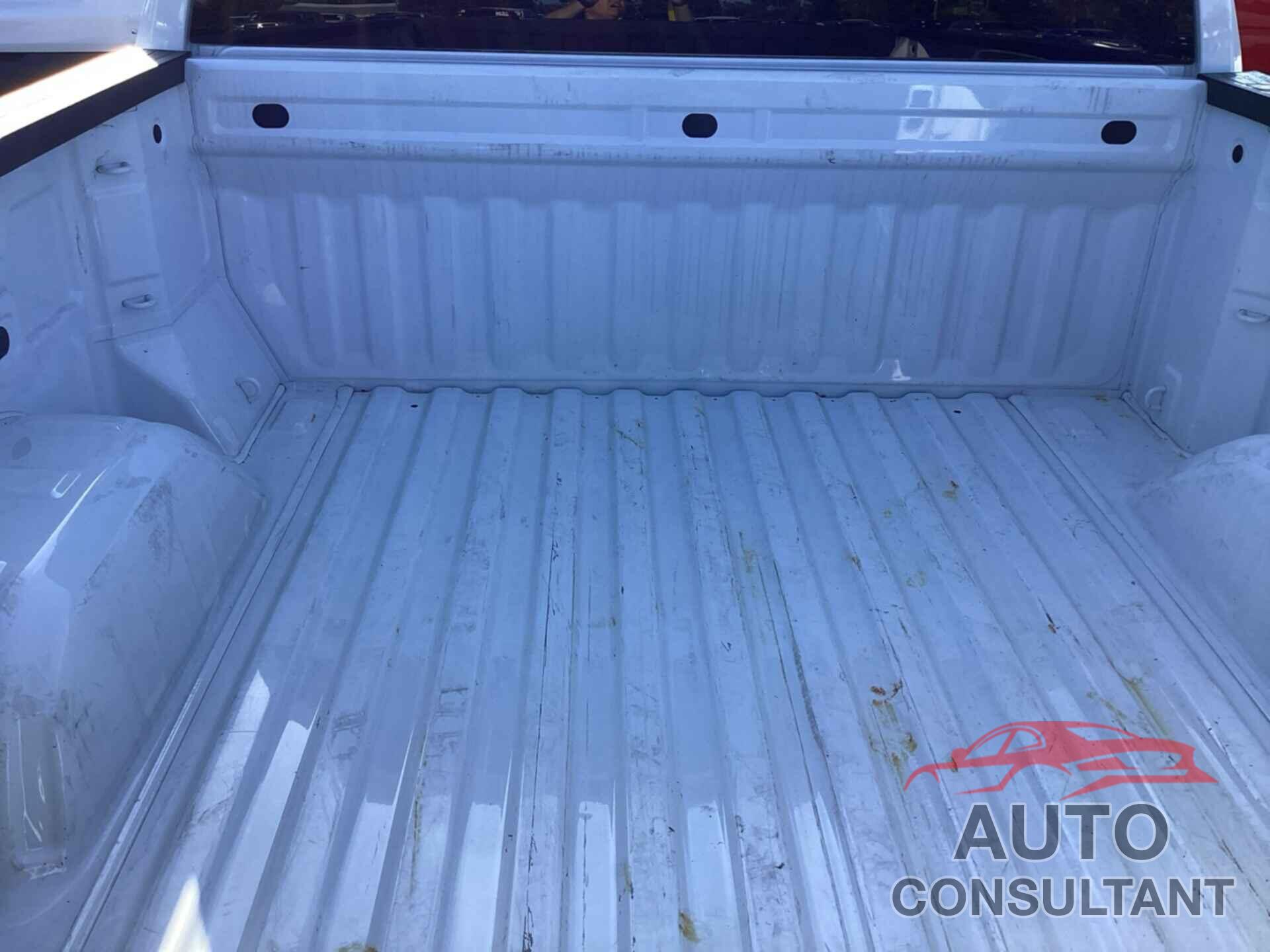 CHEVROLET SILVERADO 1500 2022 - 1GCPAAEK6NZ617059