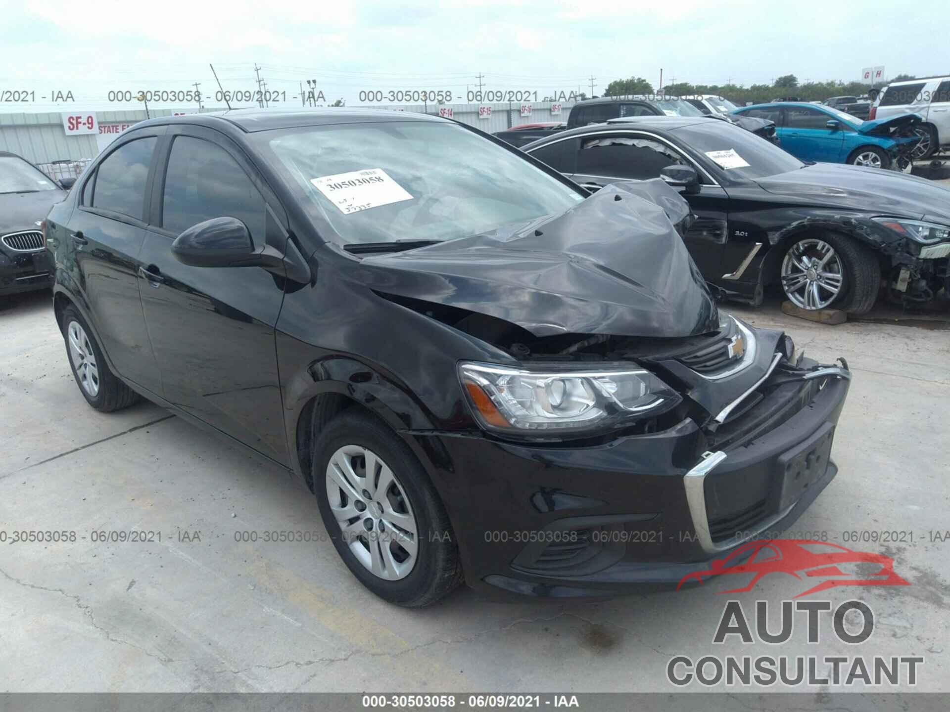 CHEVROLET SONIC 2017 - 1G1JB5SH9H4150894
