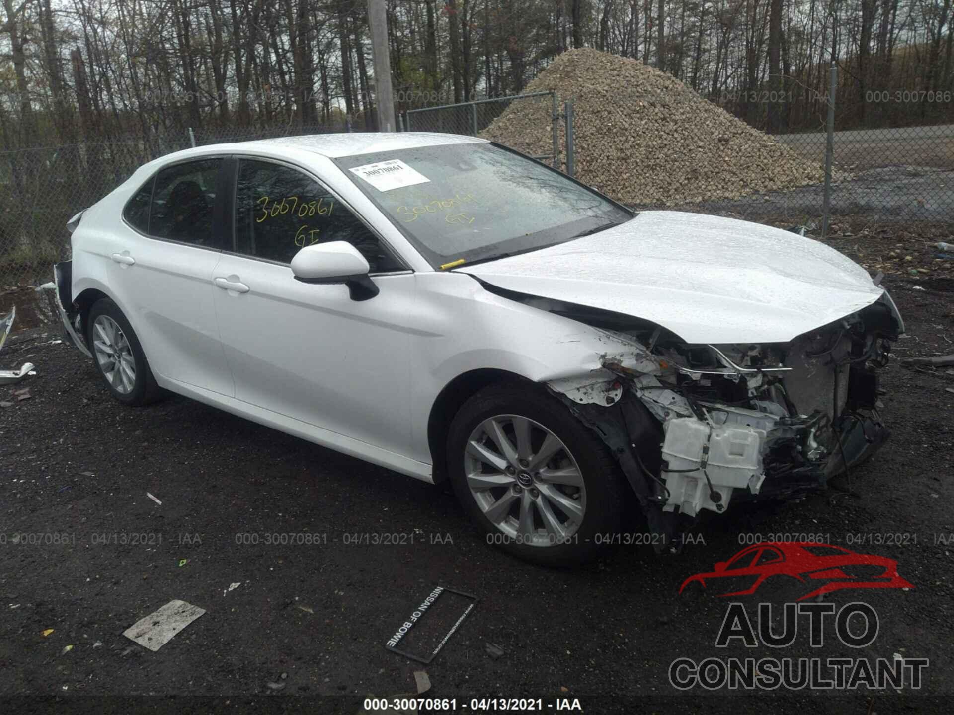 TOYOTA CAMRY 2018 - 4T1B11HK5JU127916