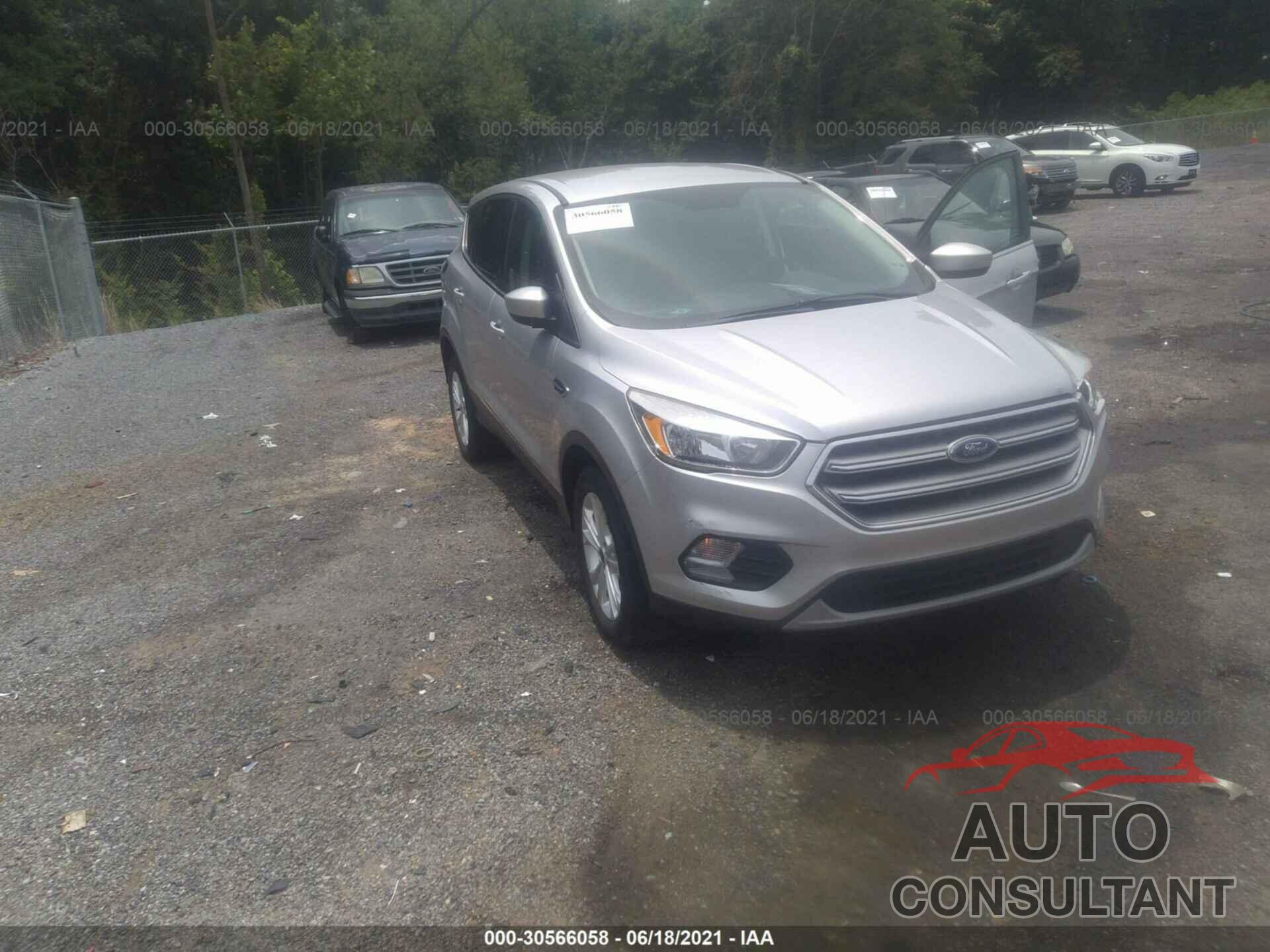 FORD ESCAPE 2017 - 1FMCU9GD1HUC53682
