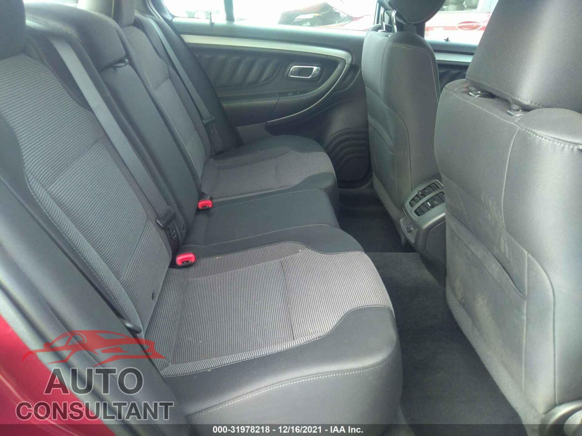 FORD TAURUS 2017 - 1FAHP2E83HG117055