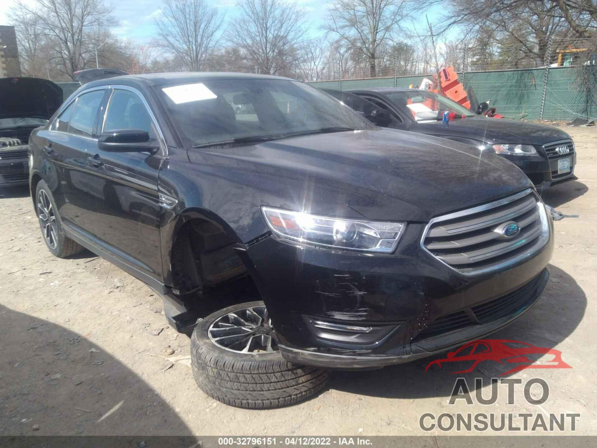 FORD TAURUS 2018 - 1FAHP2E85JG138415