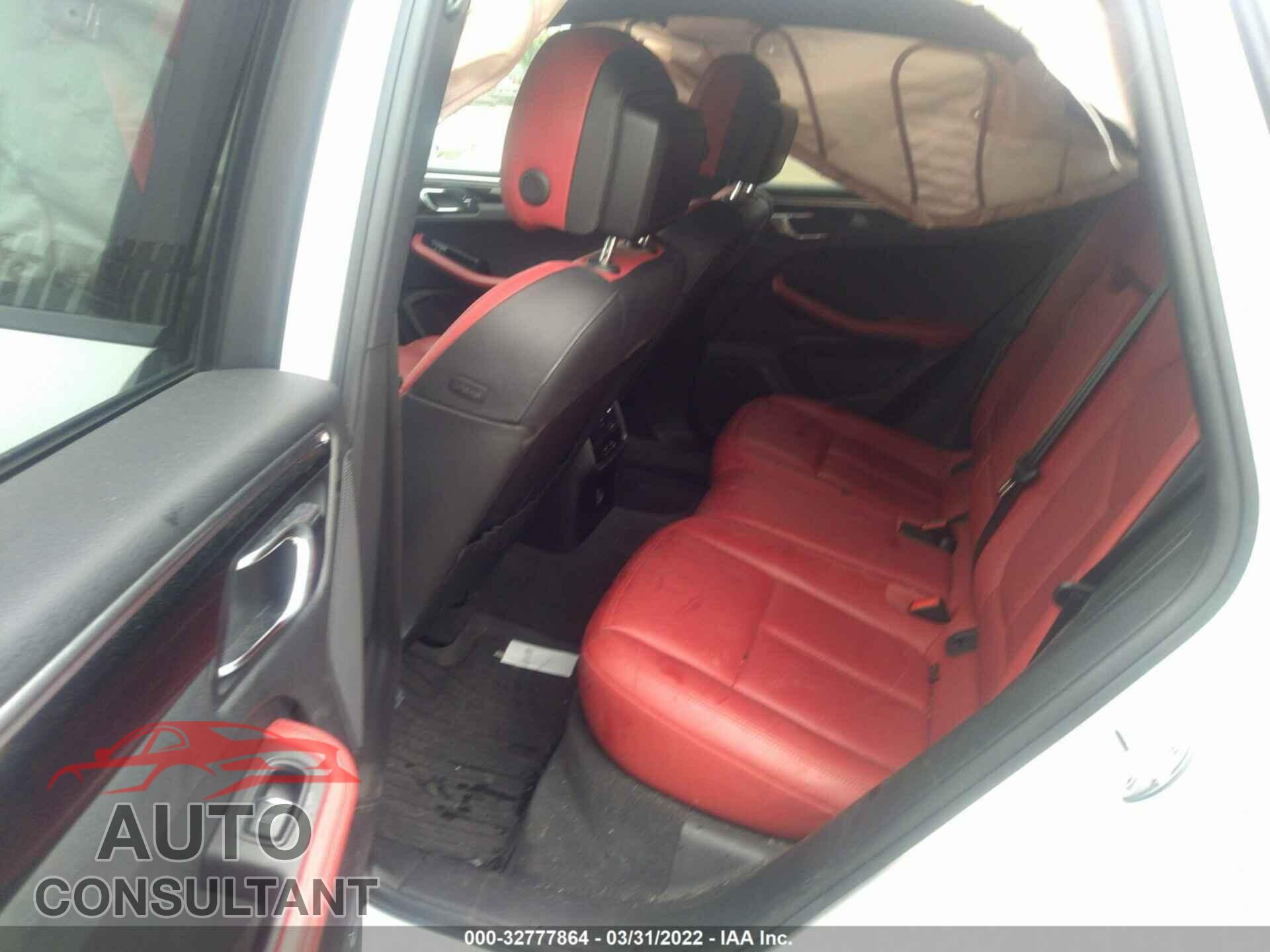 PORSCHE MACAN 2017 - WP1AA2A54HLB00067