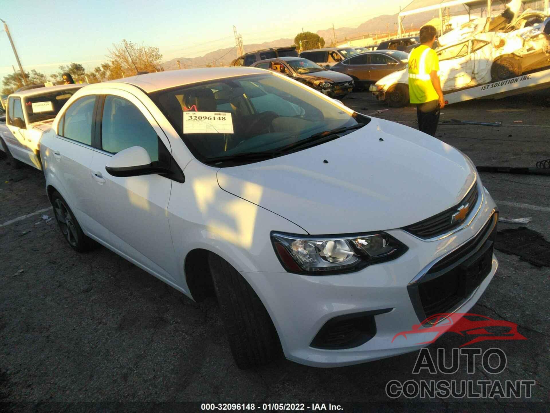 CHEVROLET SONIC 2018 - 1G1JF5SB1J4132735
