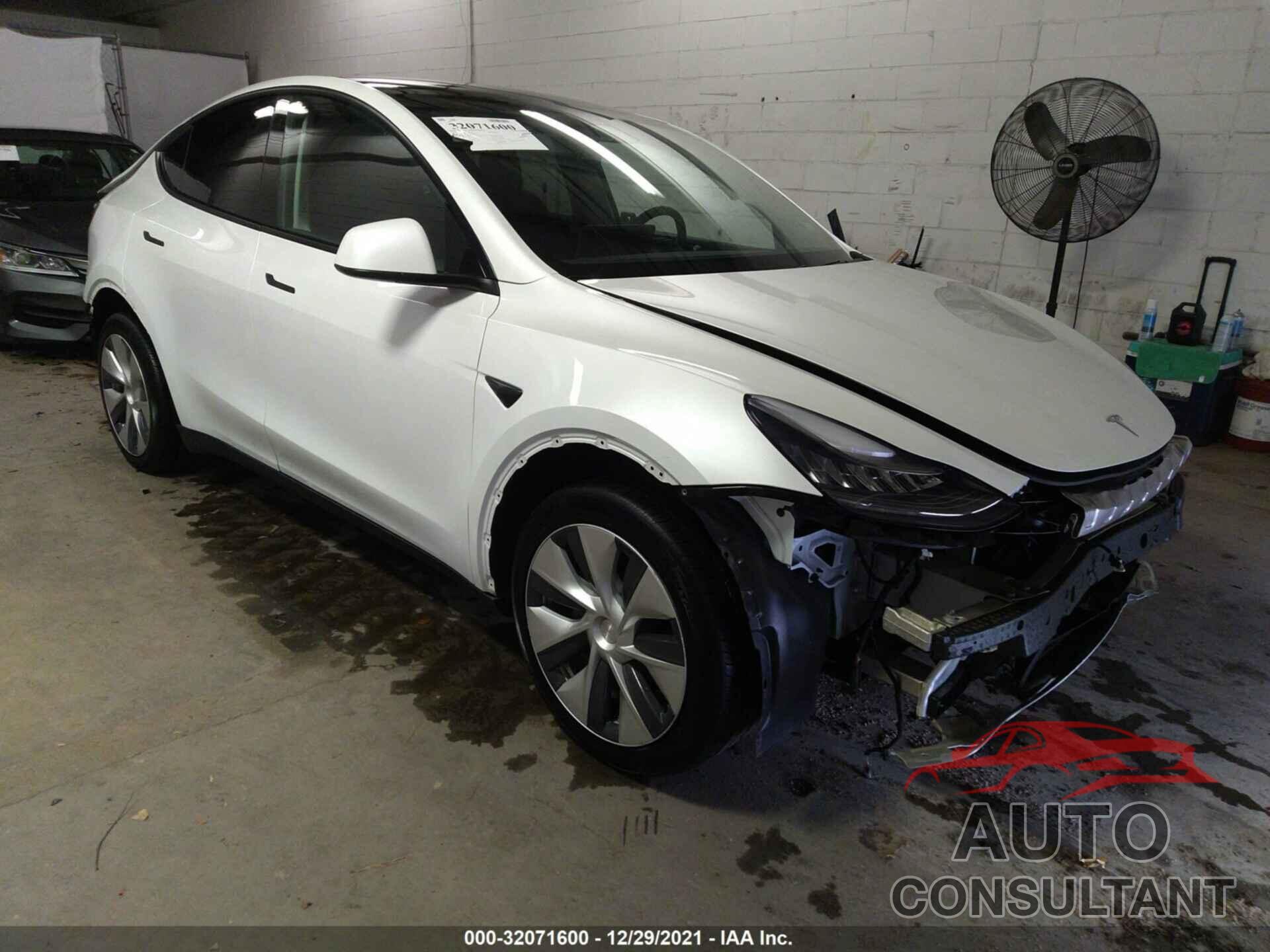 TESLA MODEL Y 2020 - 5YJYGDEE5LF044219