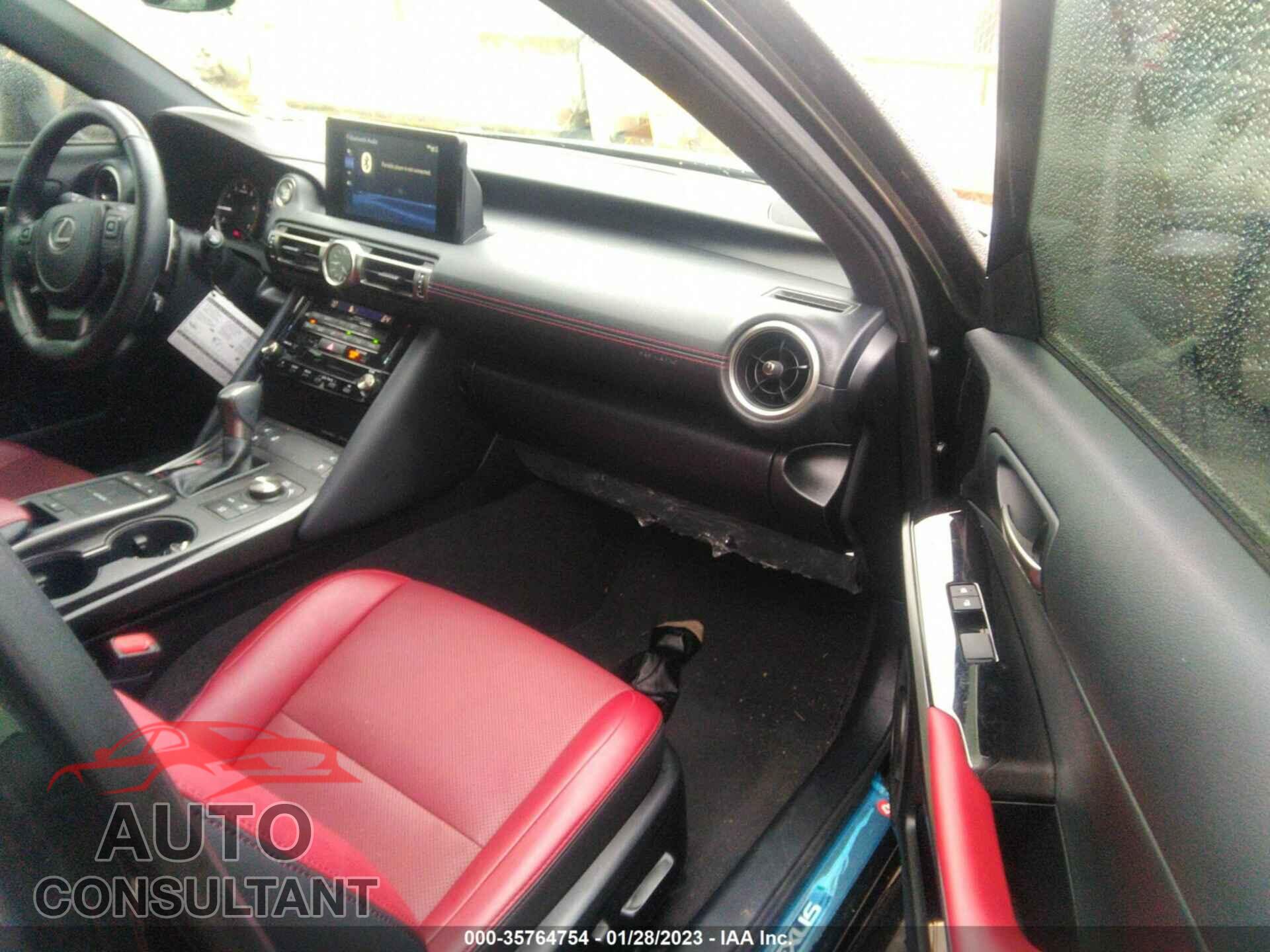 LEXUS IS 2021 - JTHCA1D29M5115621