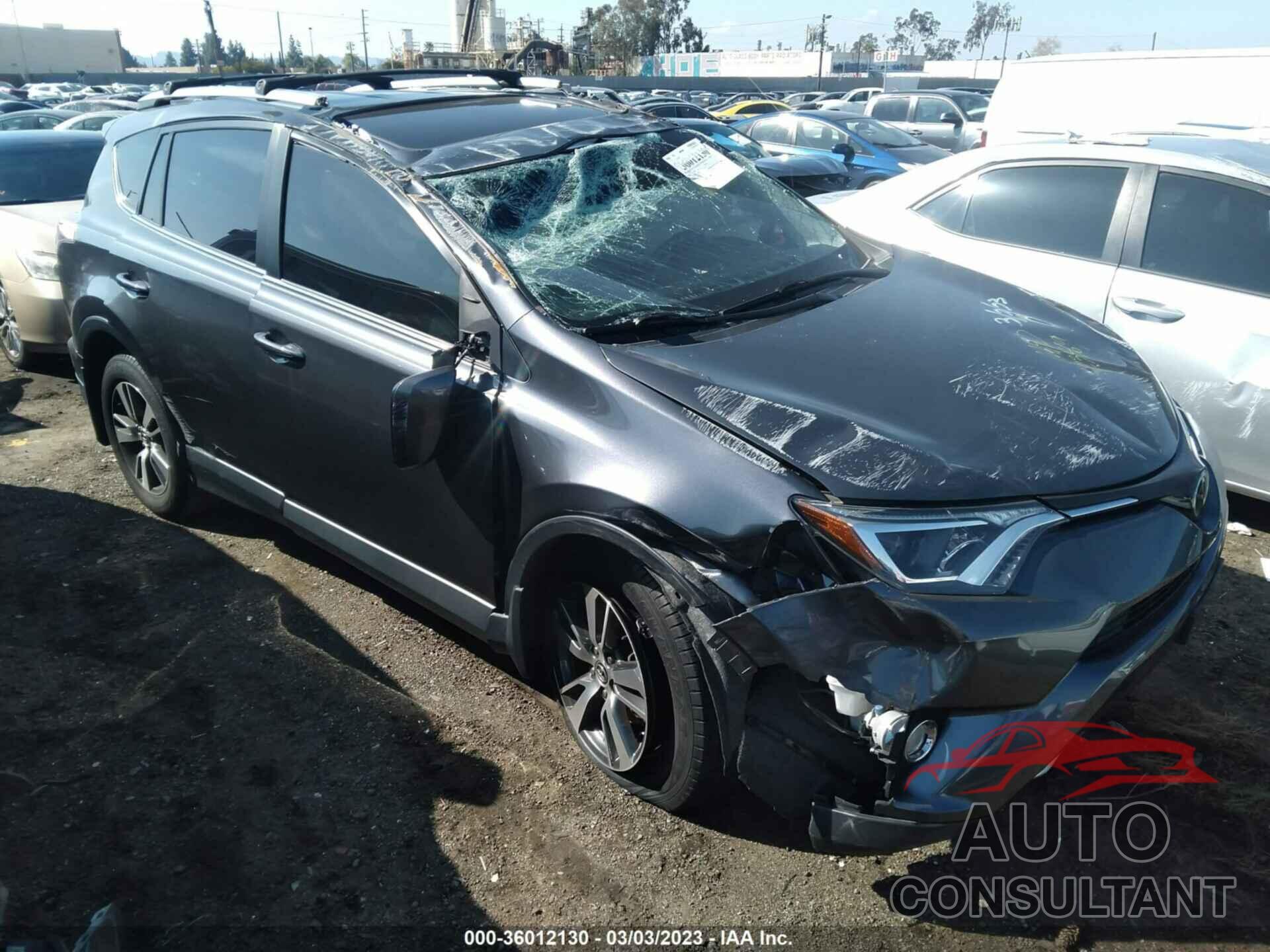 TOYOTA RAV4 2017 - JTMRFREV8HD218447