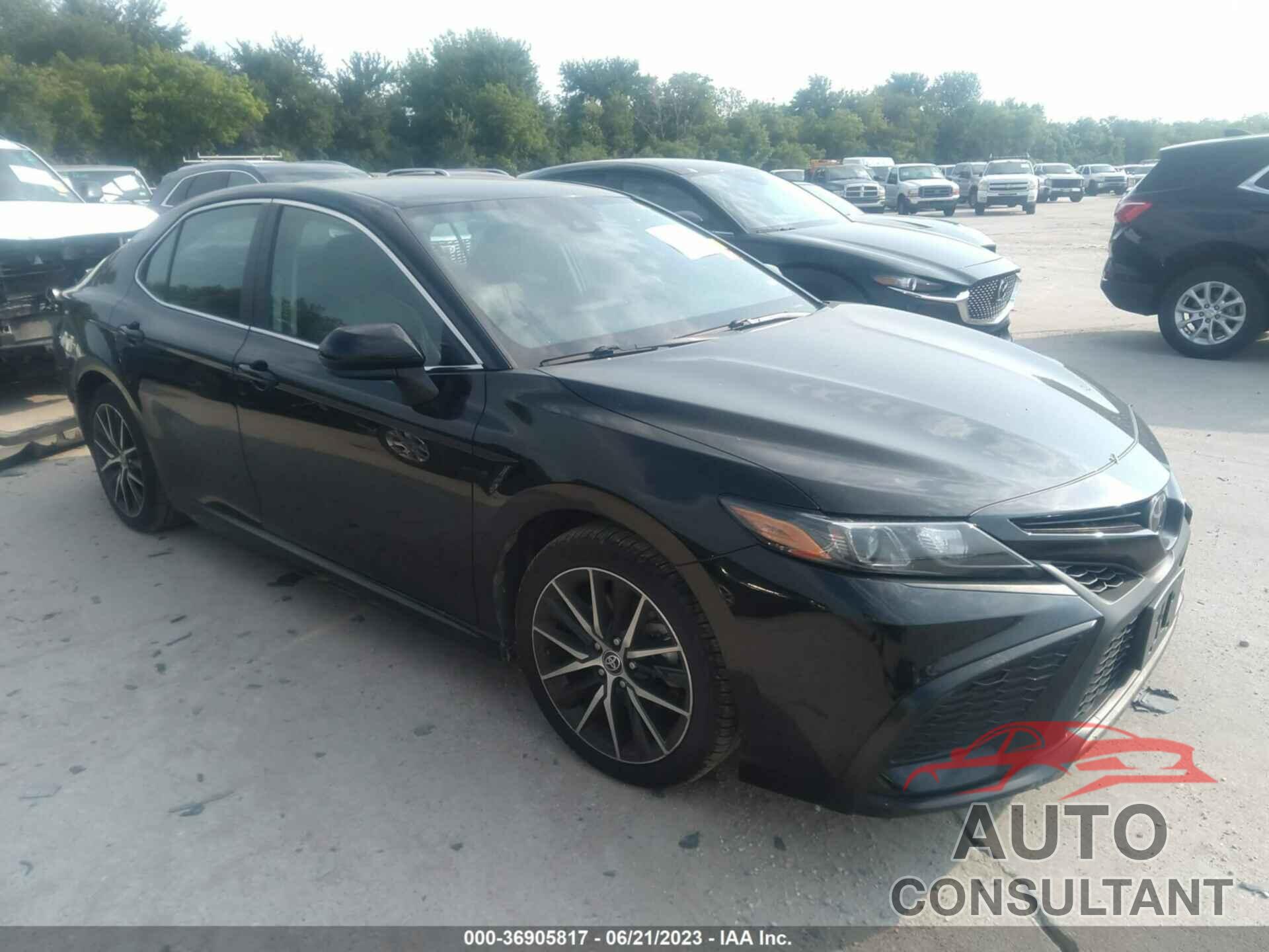 TOYOTA CAMRY 2021 - 4T1G11AK8MU444822