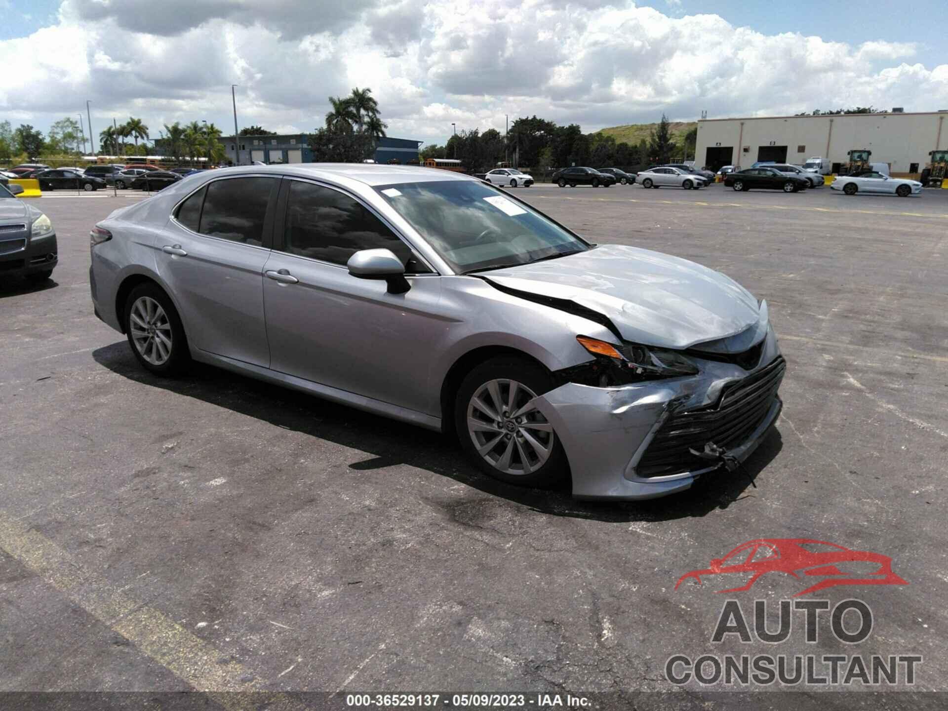 TOYOTA CAMRY 2021 - 4T1C11AK6MU538566
