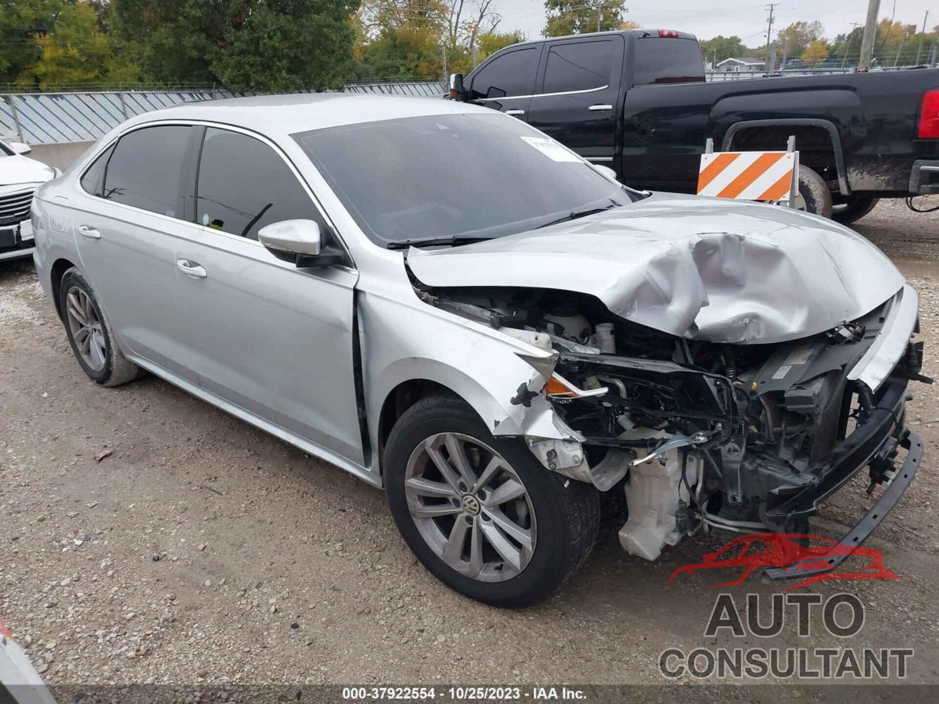 VOLKSWAGEN PASSAT 2020 - 1VWSA7A32LC009144
