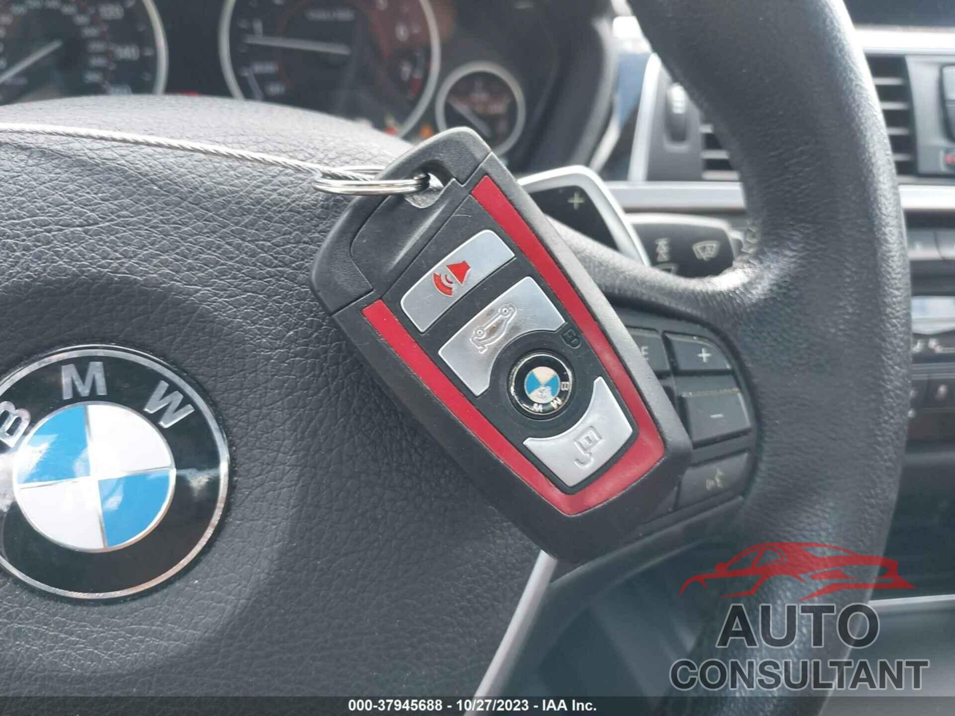 BMW 3 SERIES 2016 - WBA8E9C55GK643956