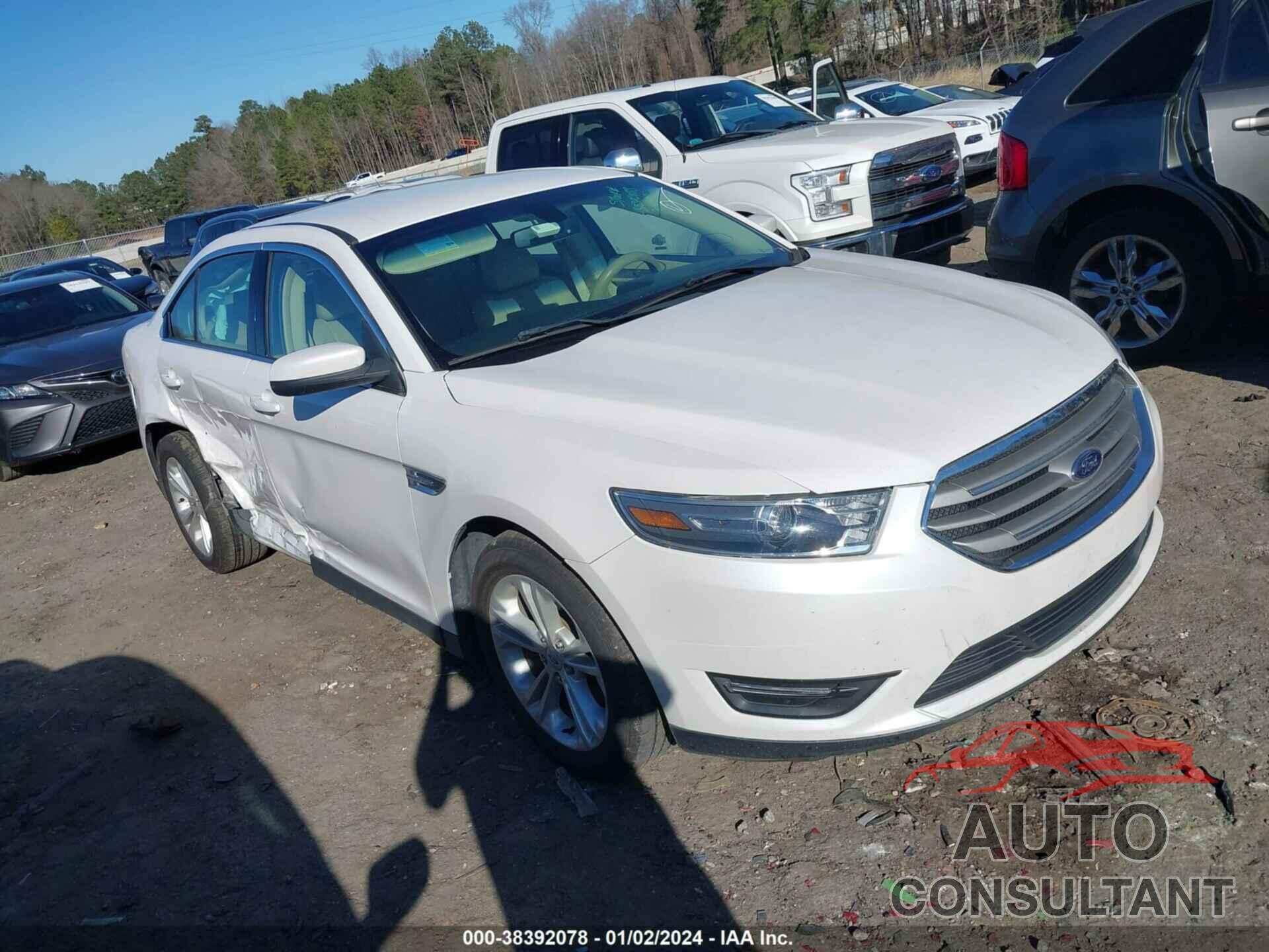 FORD TAURUS 2018 - 1FAHP2E82JG113133