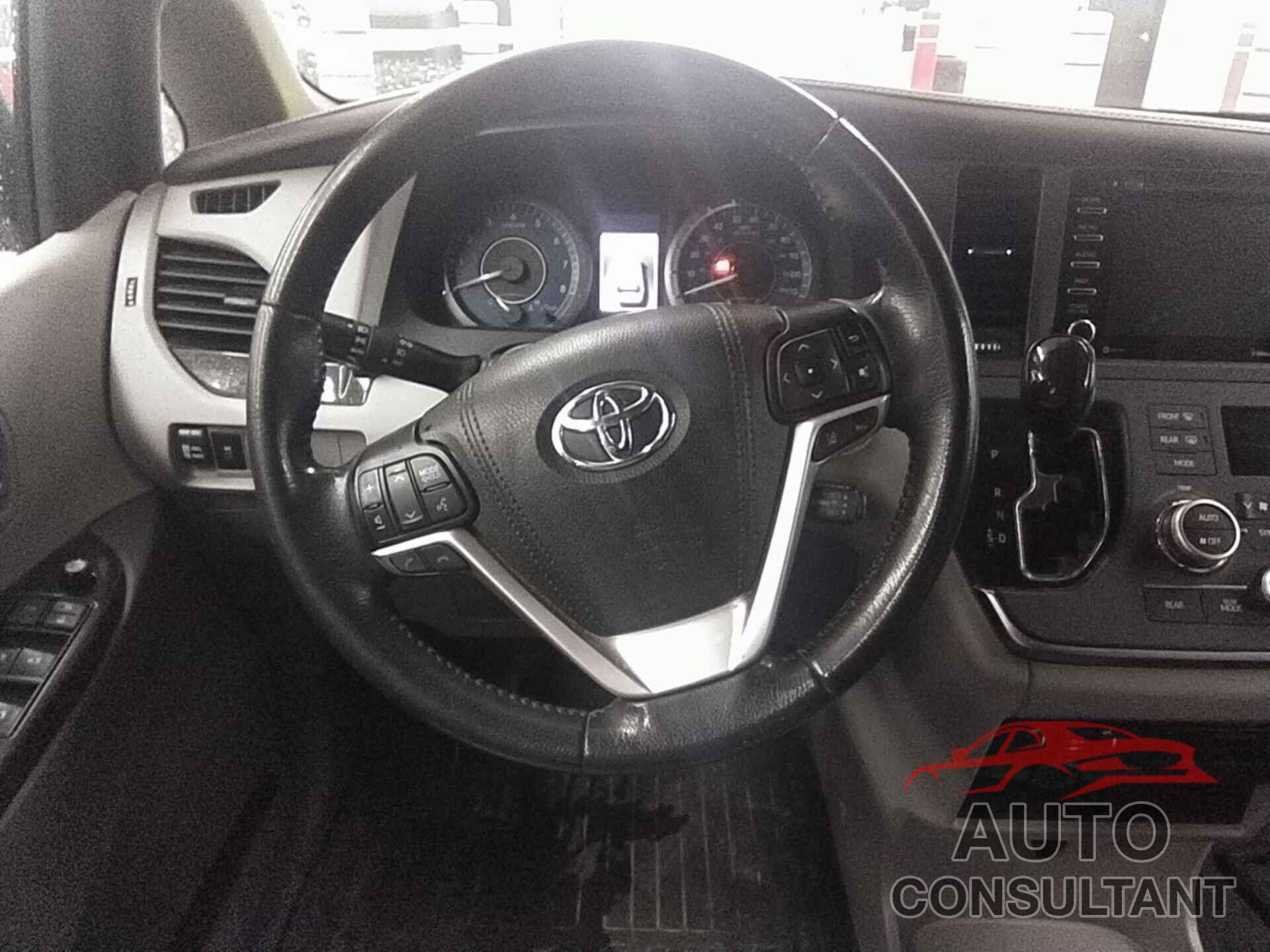 TOYOTA SIENNA 2019 - 5TDDZ3DC3KS220648