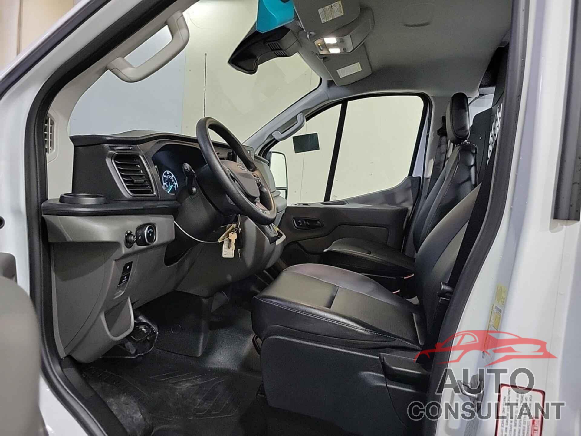 FORD TRANSIT-150 2021 - 1FTYE1Y89MKA75312