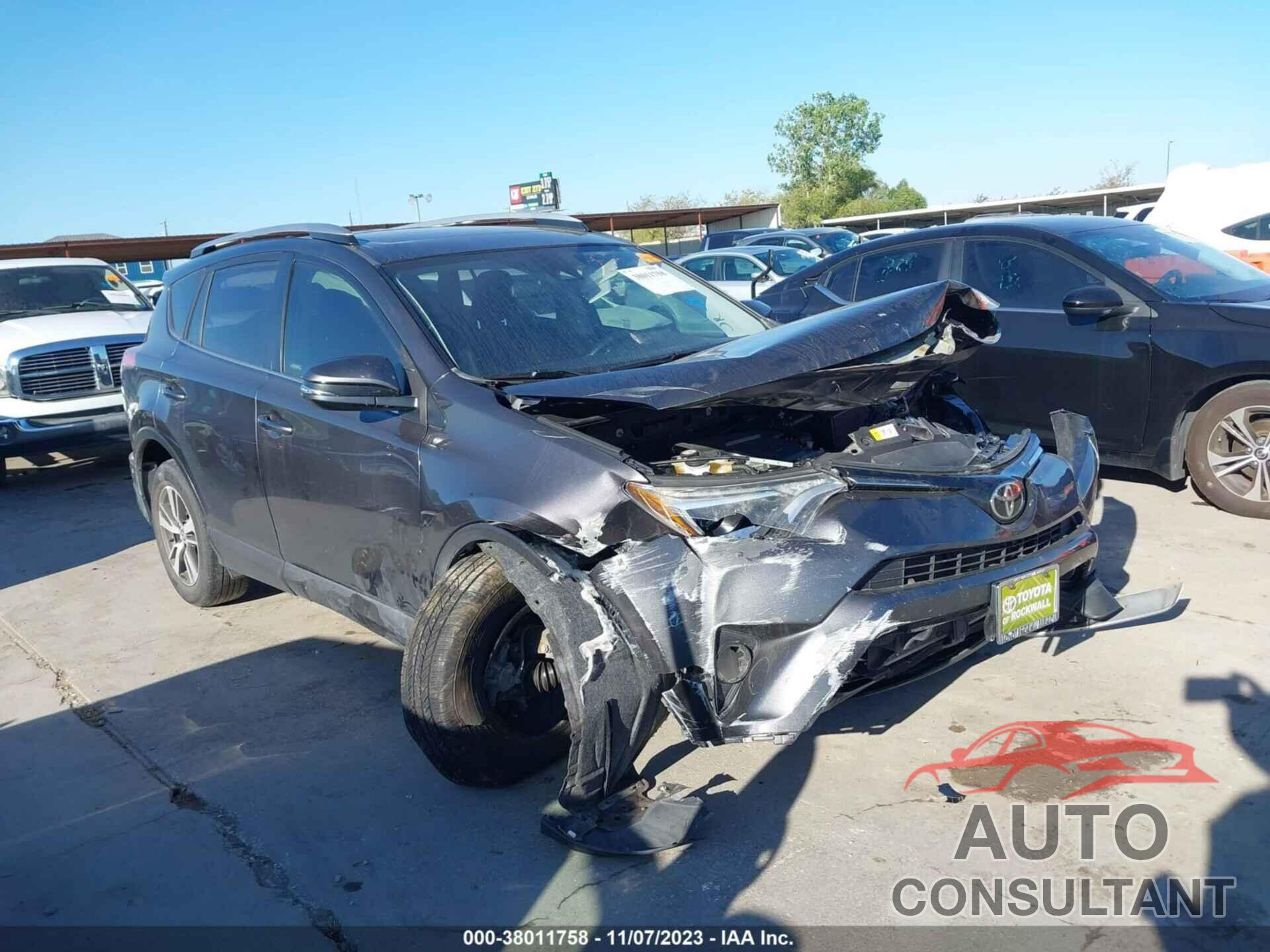 TOYOTA RAV4 2017 - JTMWFREV7HJ711654