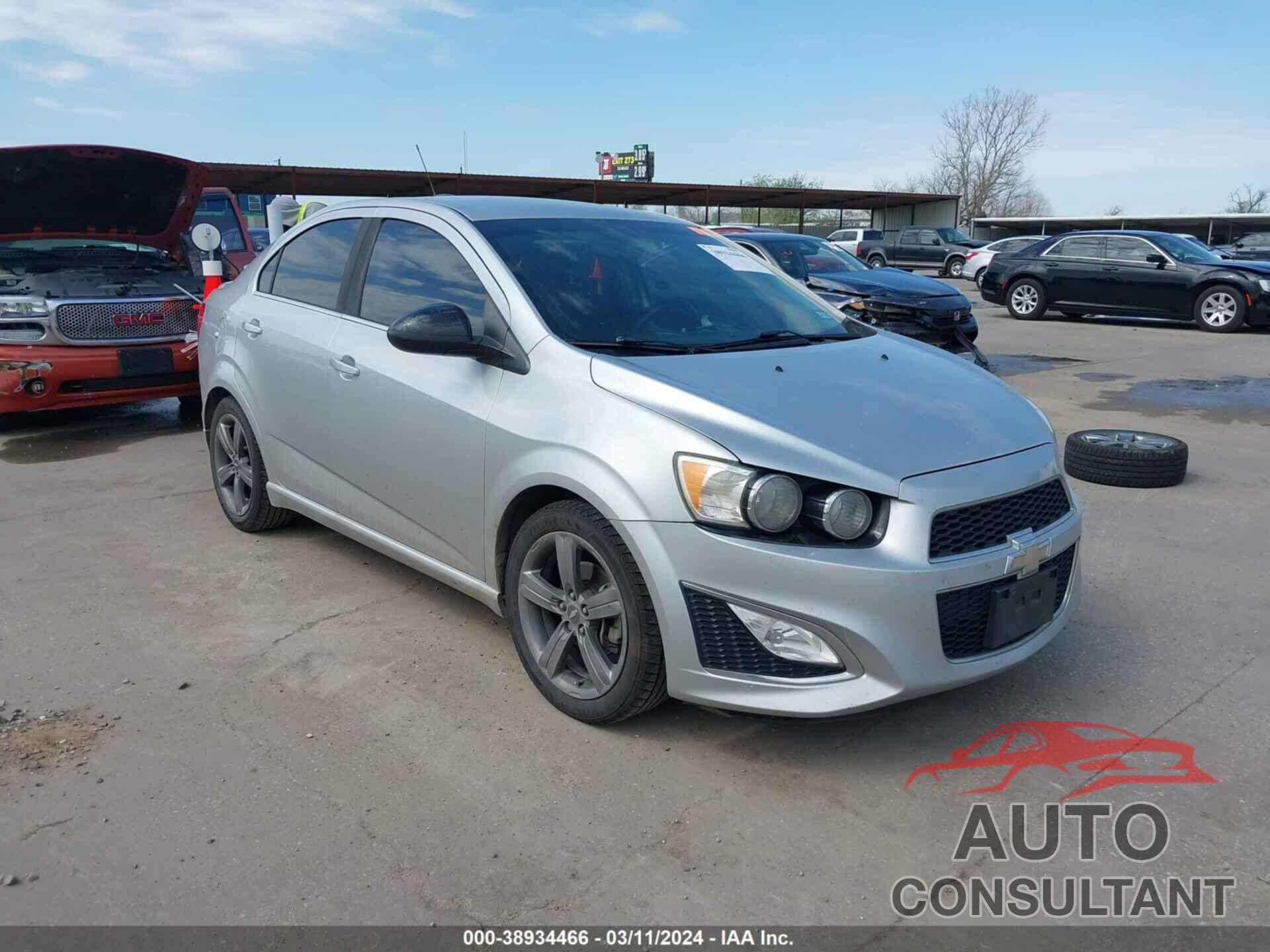 CHEVROLET SONIC 2016 - 1G1JG5SB9G4129572