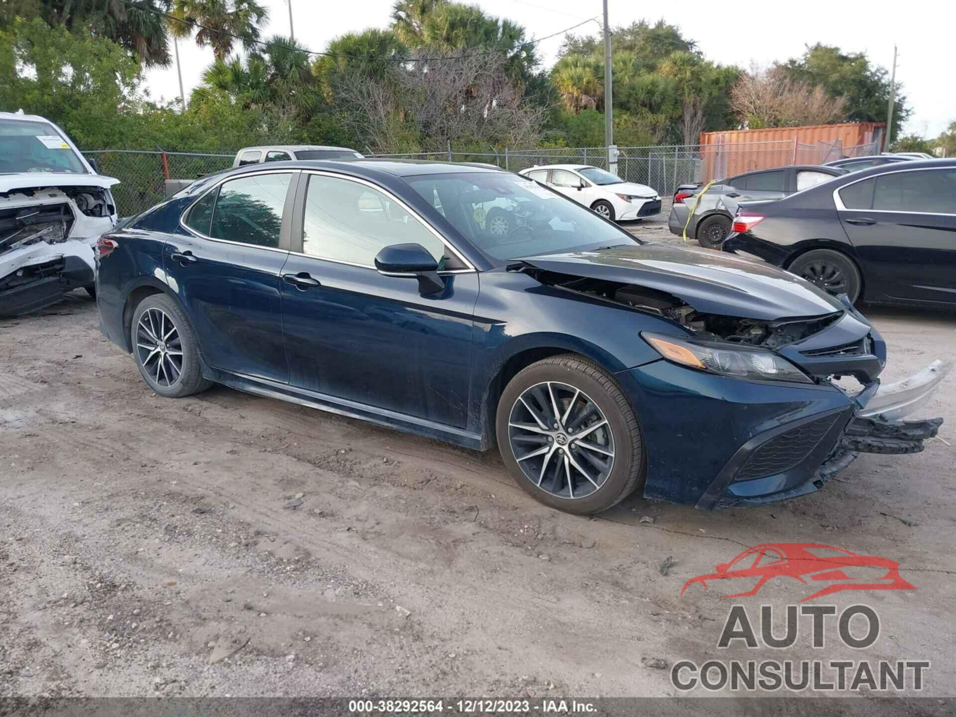 TOYOTA CAMRY 2021 - 4T1G11AK4MU596810